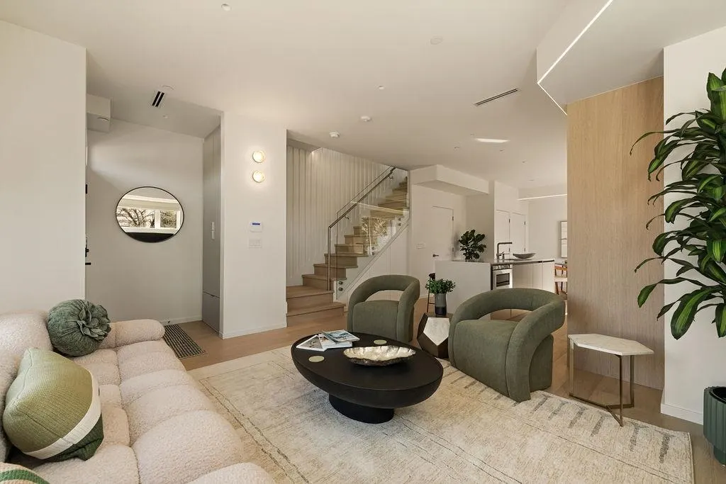 692 W 29th Avenue