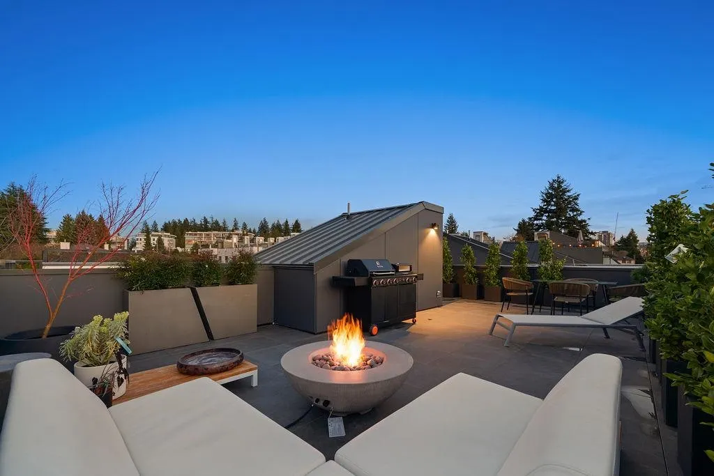692 W 29th Avenue
