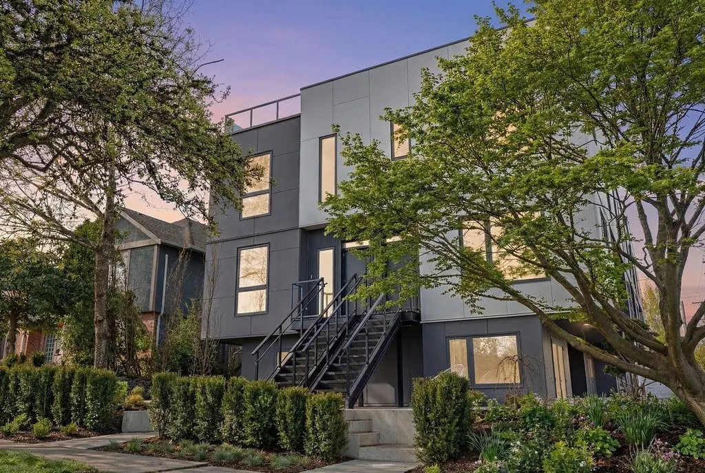 692 W 29th Avenue