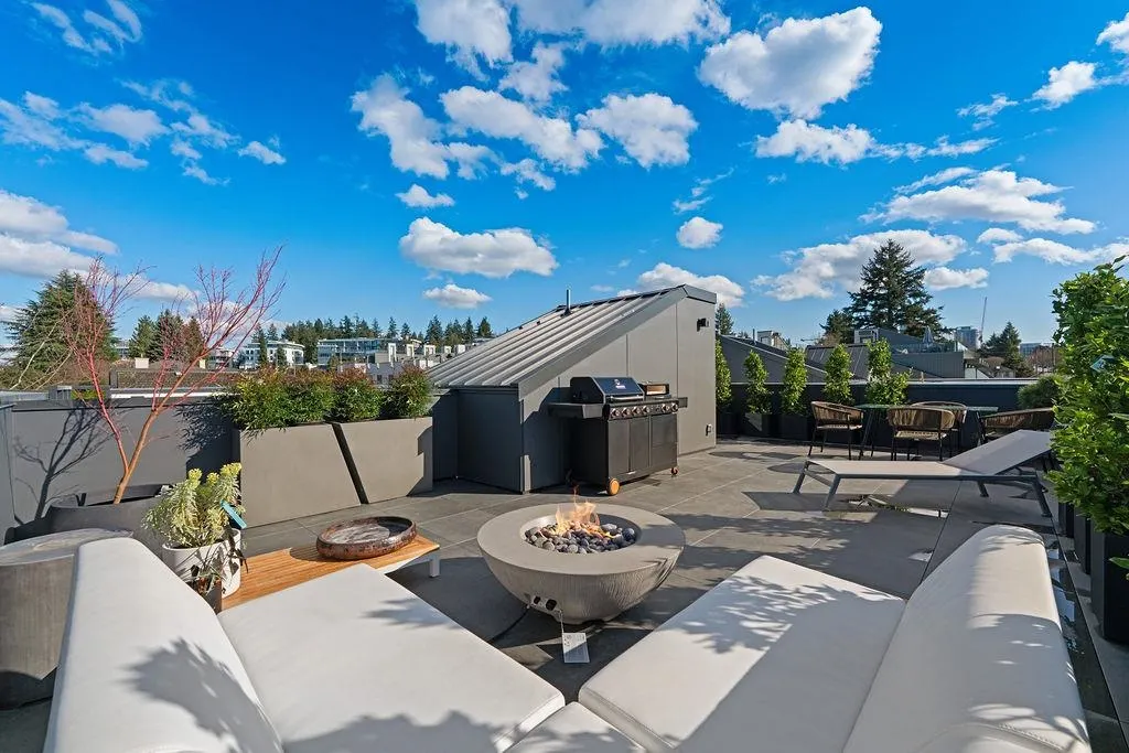 692 W 29th Avenue