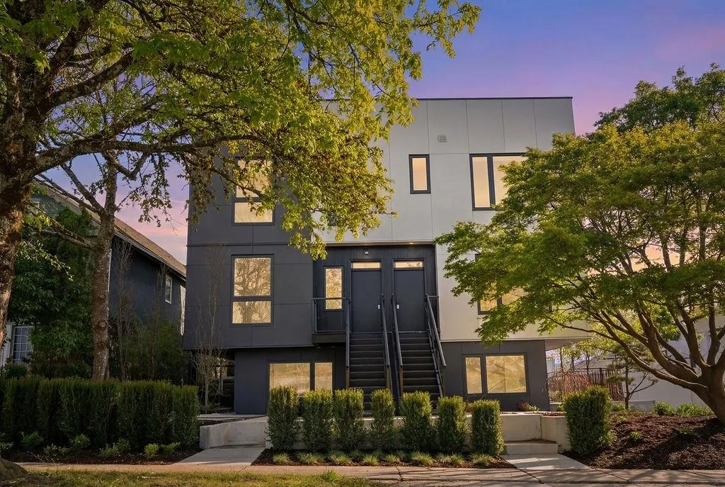 692 W 29th Avenue