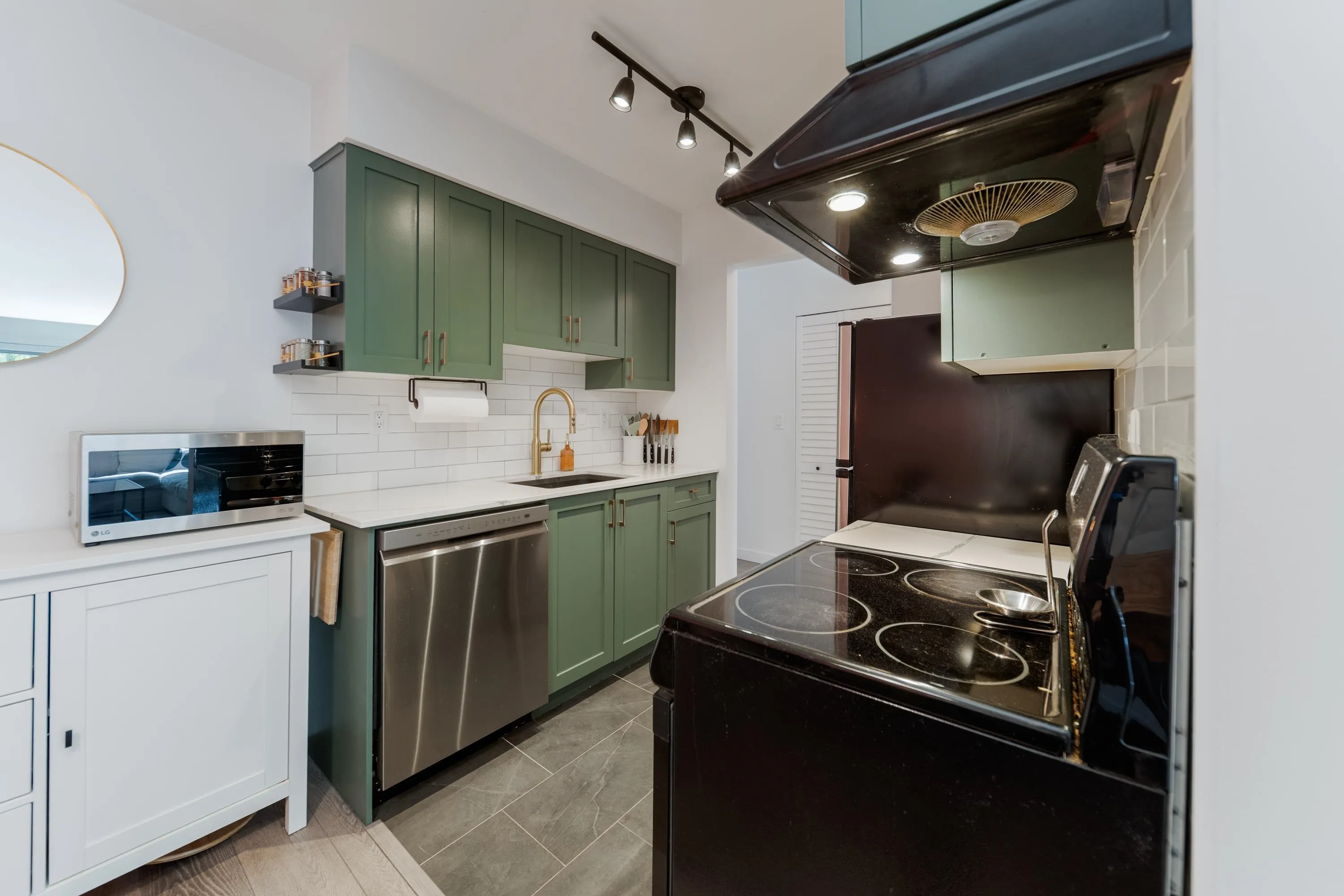 1169 Nelson Street #403