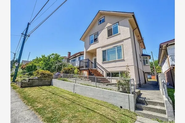 3807 Victoria Drive