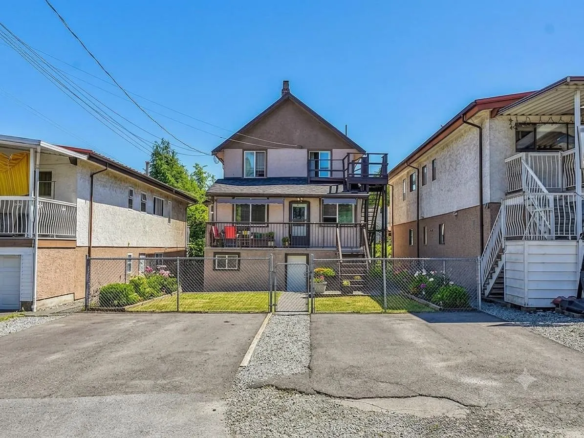 3807 Victoria Drive