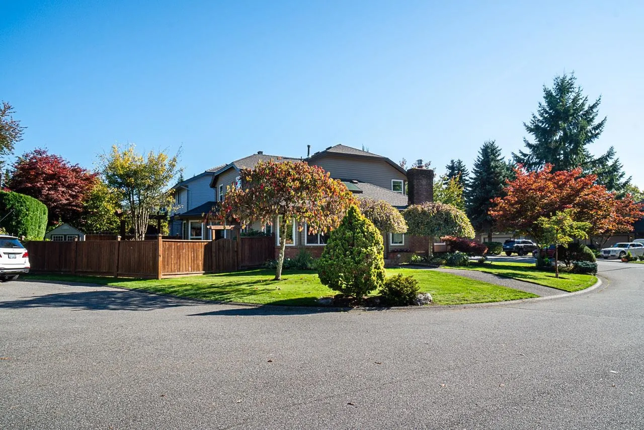 16173 Brookside Grove