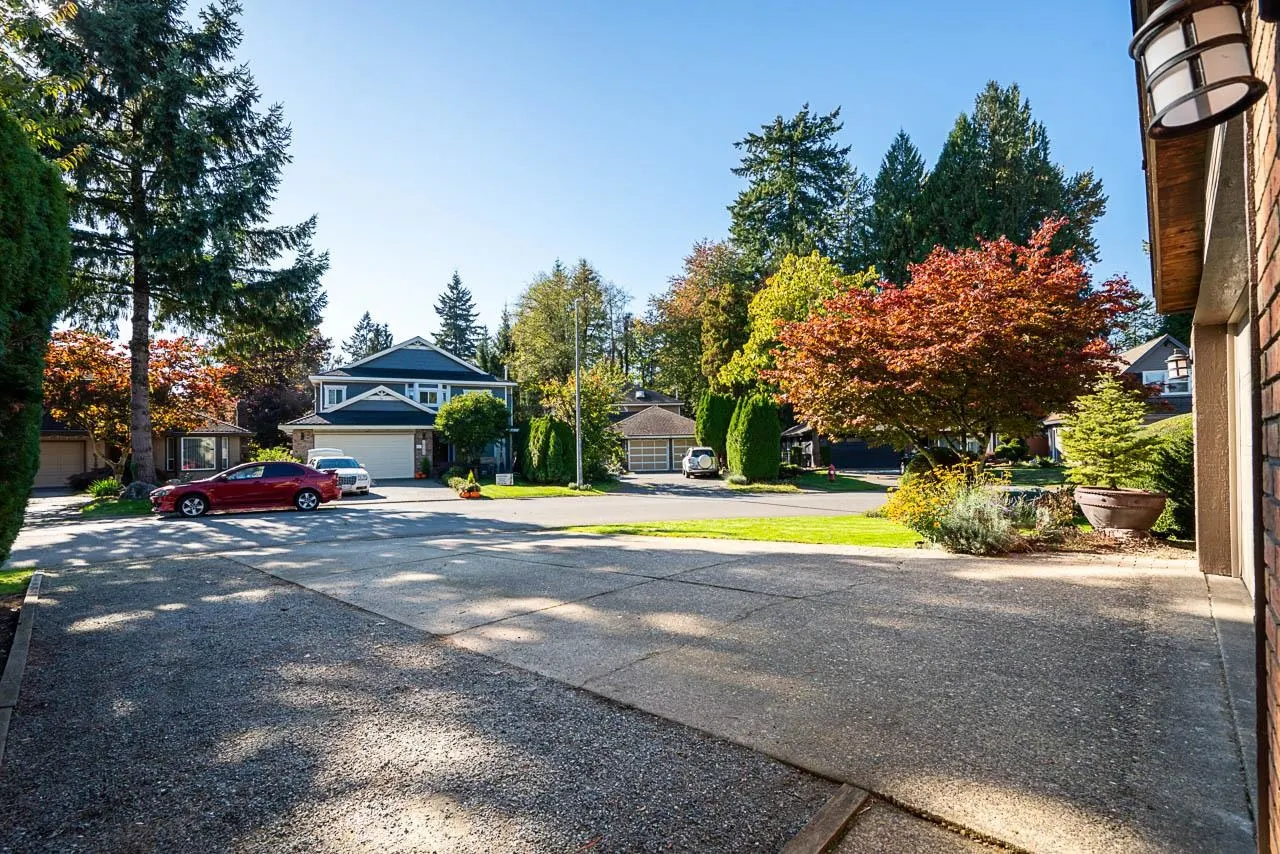 16173 Brookside Grove