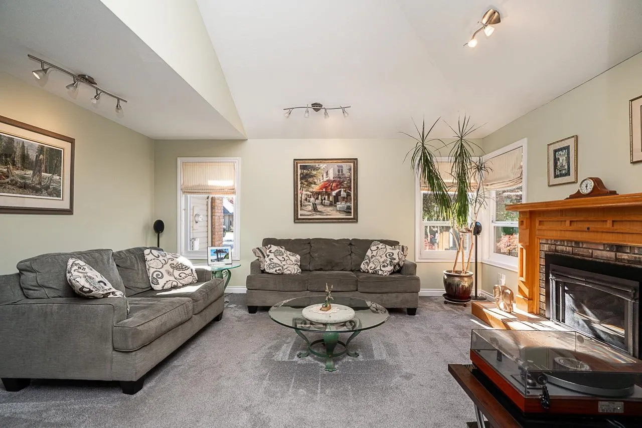 16173 Brookside Grove