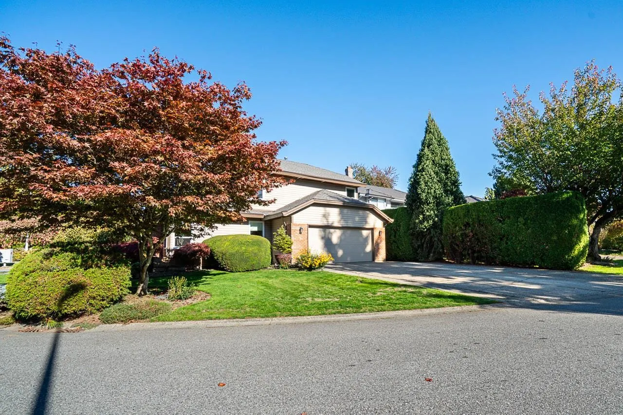 16173 Brookside Grove