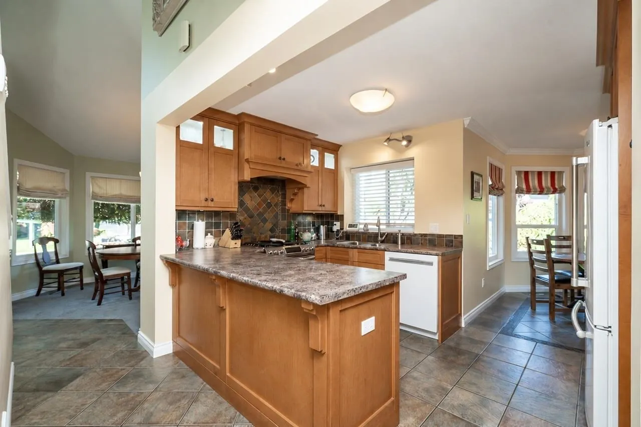 16173 Brookside Grove