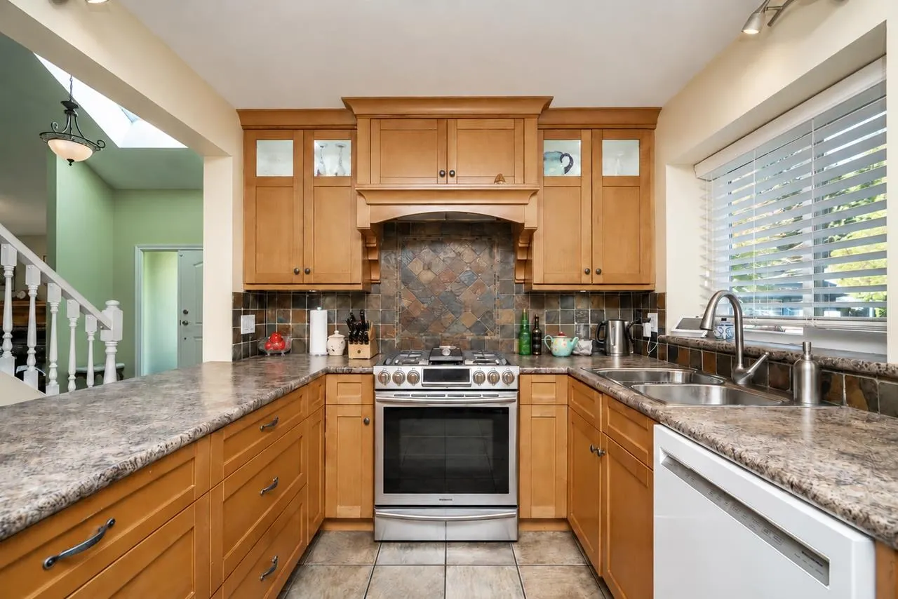 16173 Brookside Grove