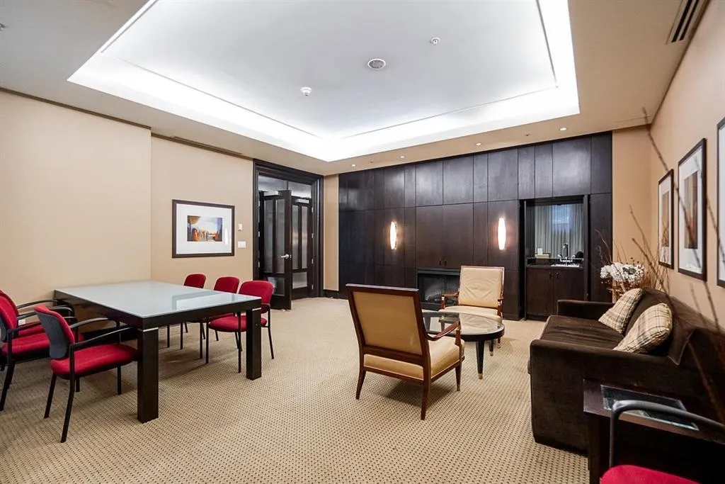 170 W 1st Street #1004