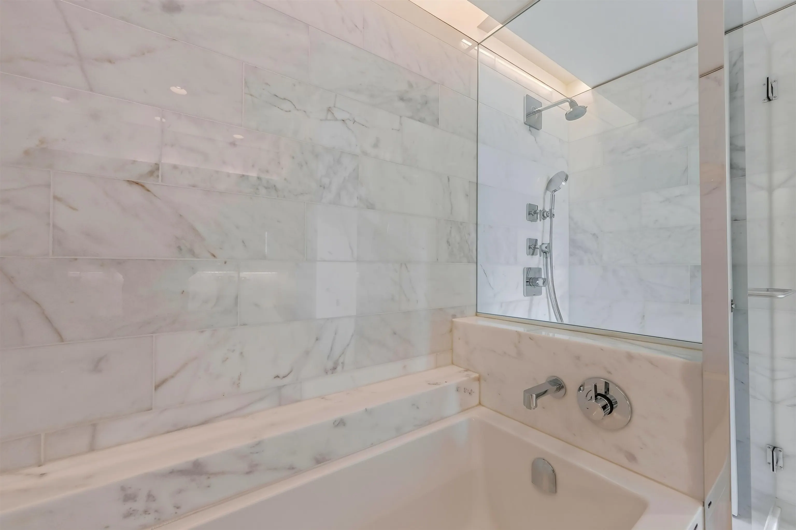 1482 Robson Street #1606