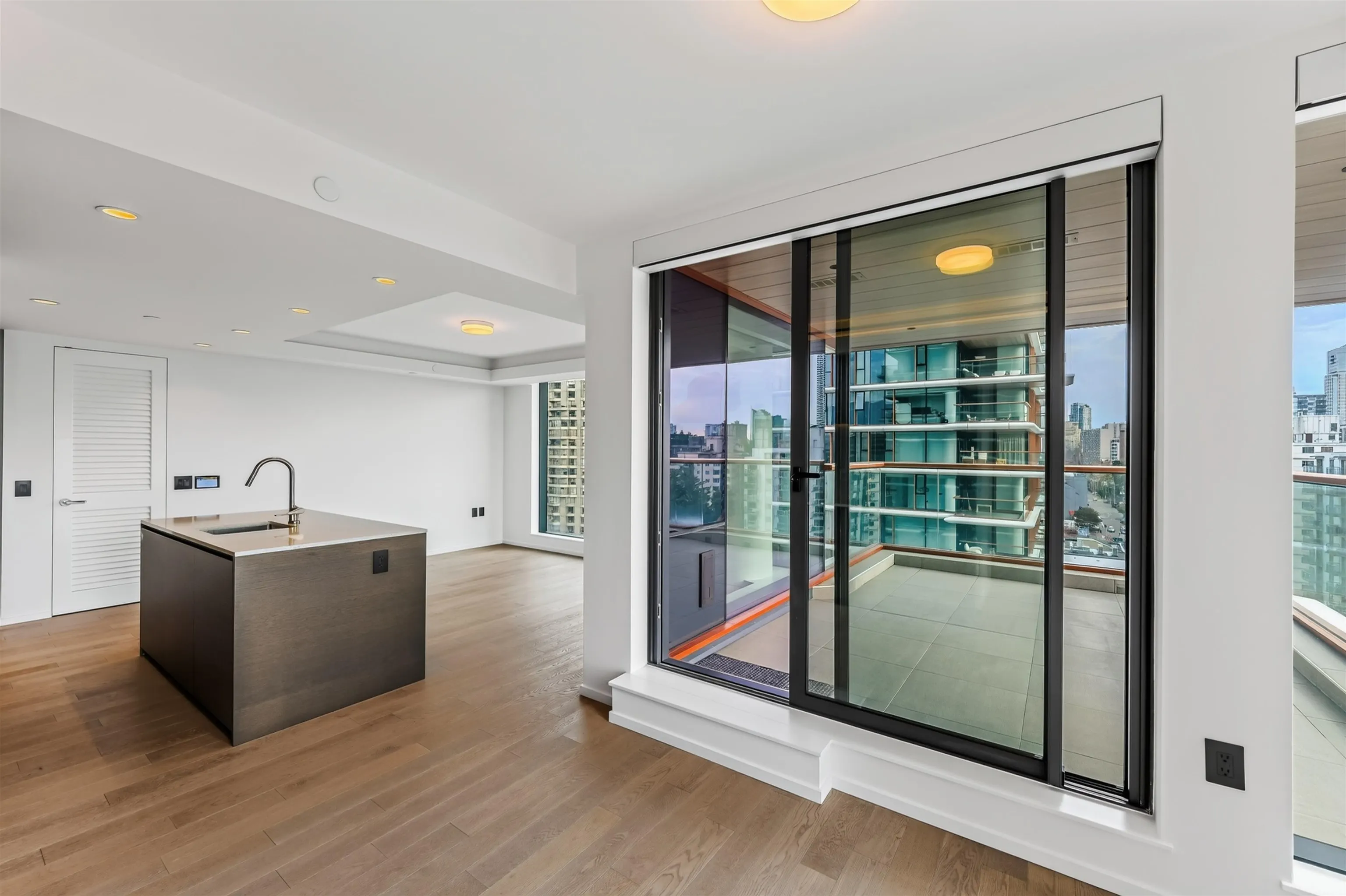 1482 Robson Street #1606