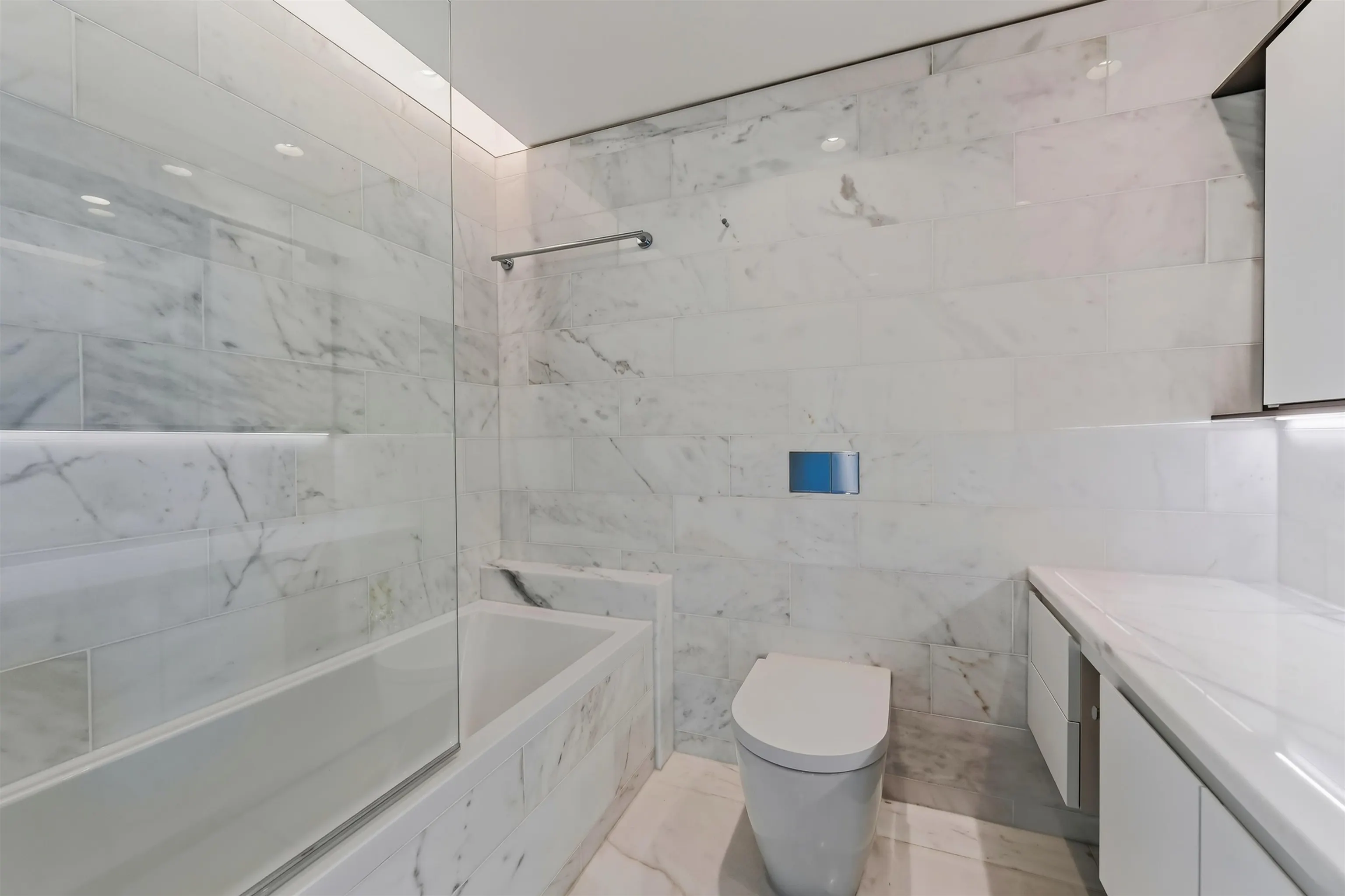 1482 Robson Street #1606