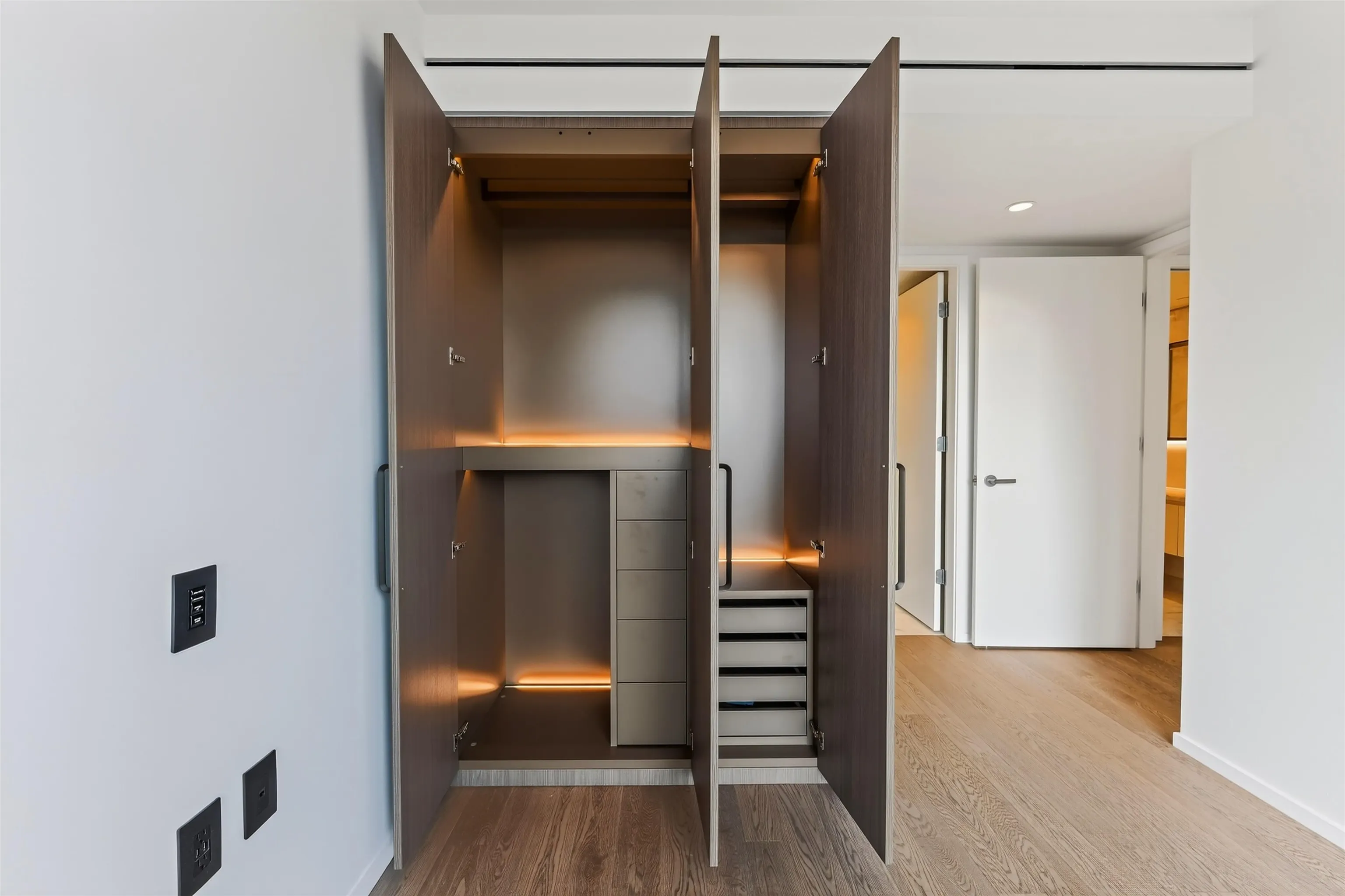 1482 Robson Street #1606