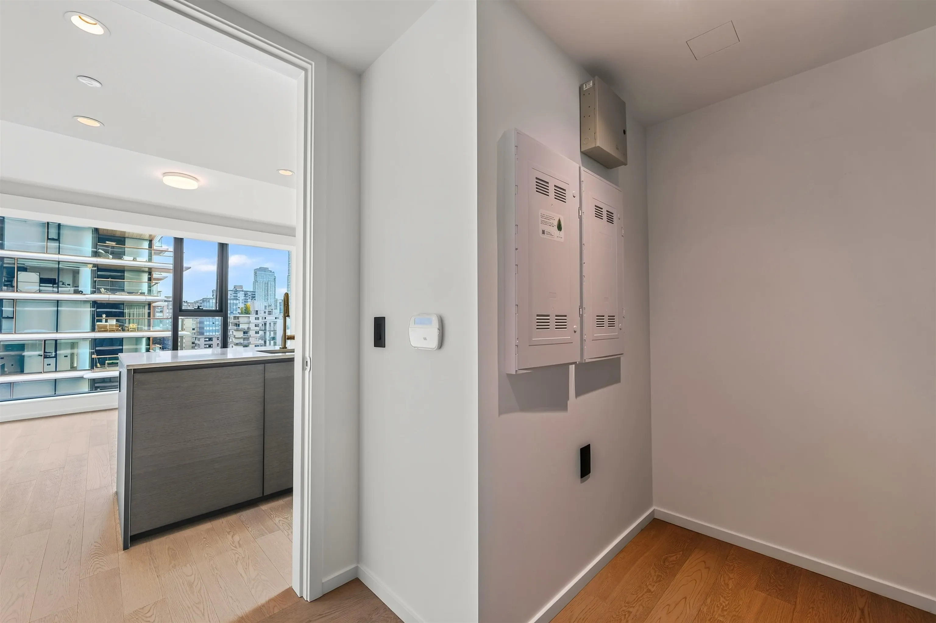 1482 Robson Street #1606