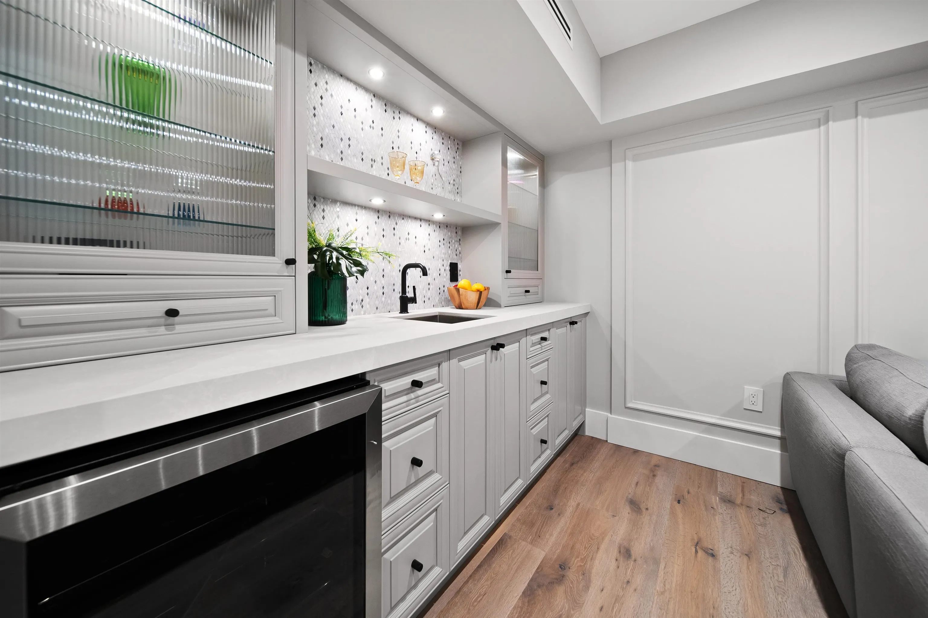 5595 Mackenzie Street
