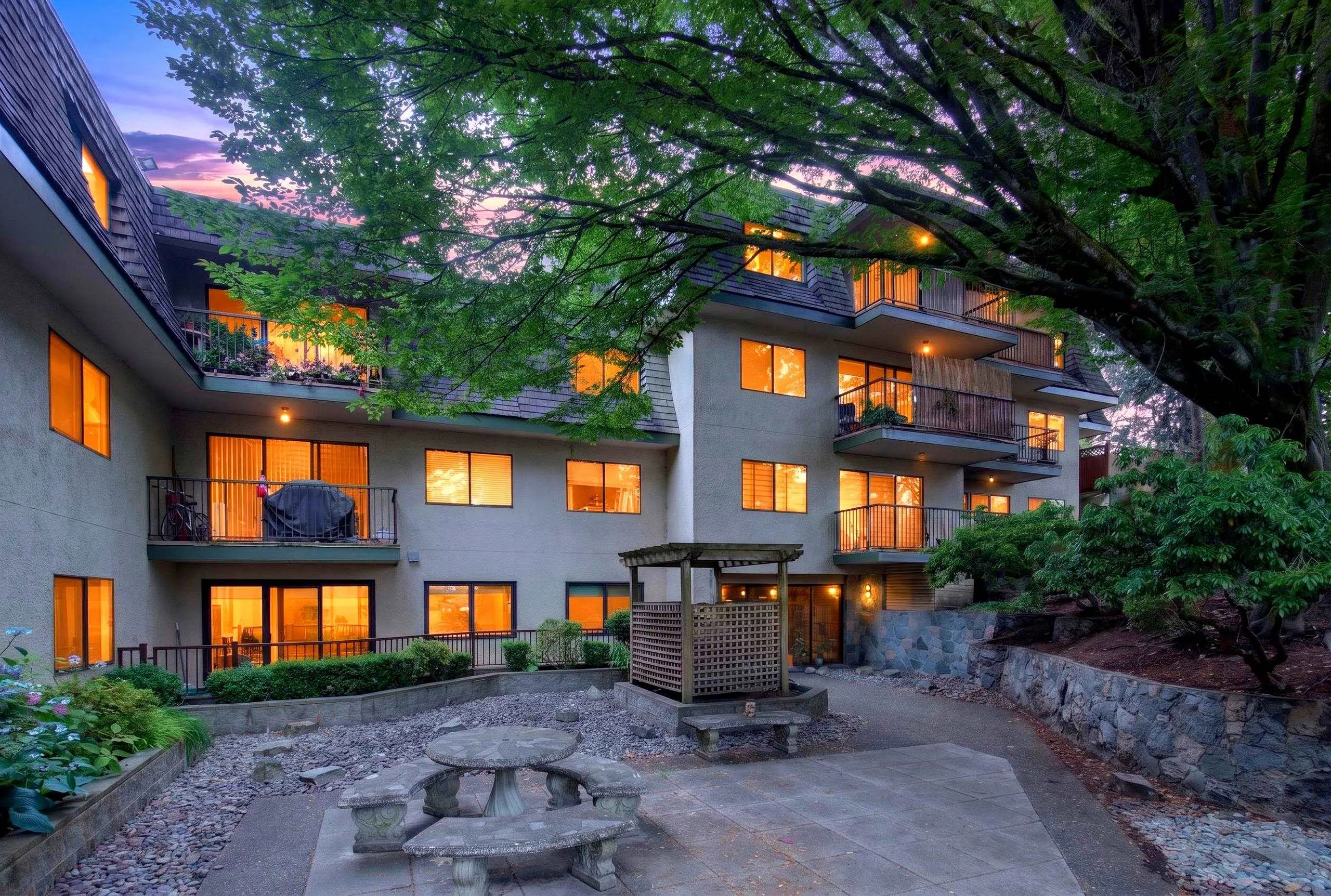 466 E Eighth Avenue #305