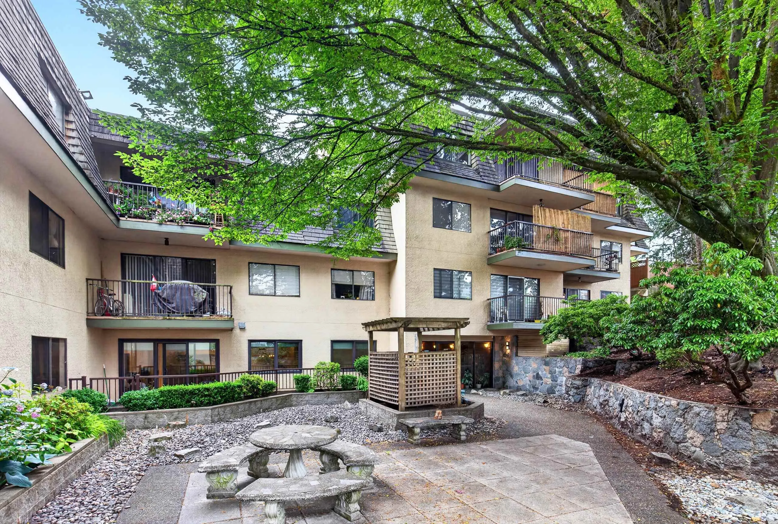 466 E Eighth Avenue #305