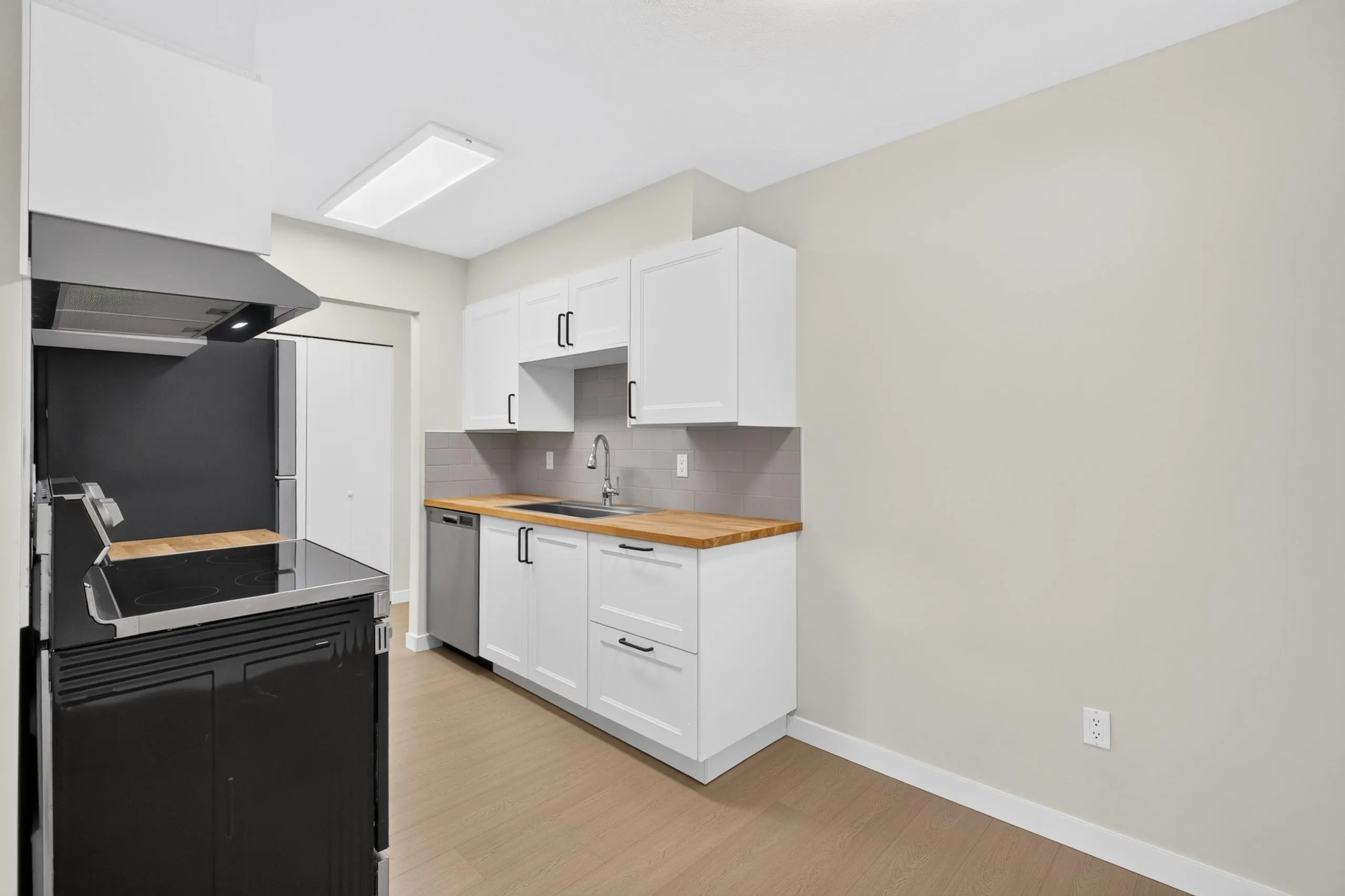466 E Eighth Avenue #305