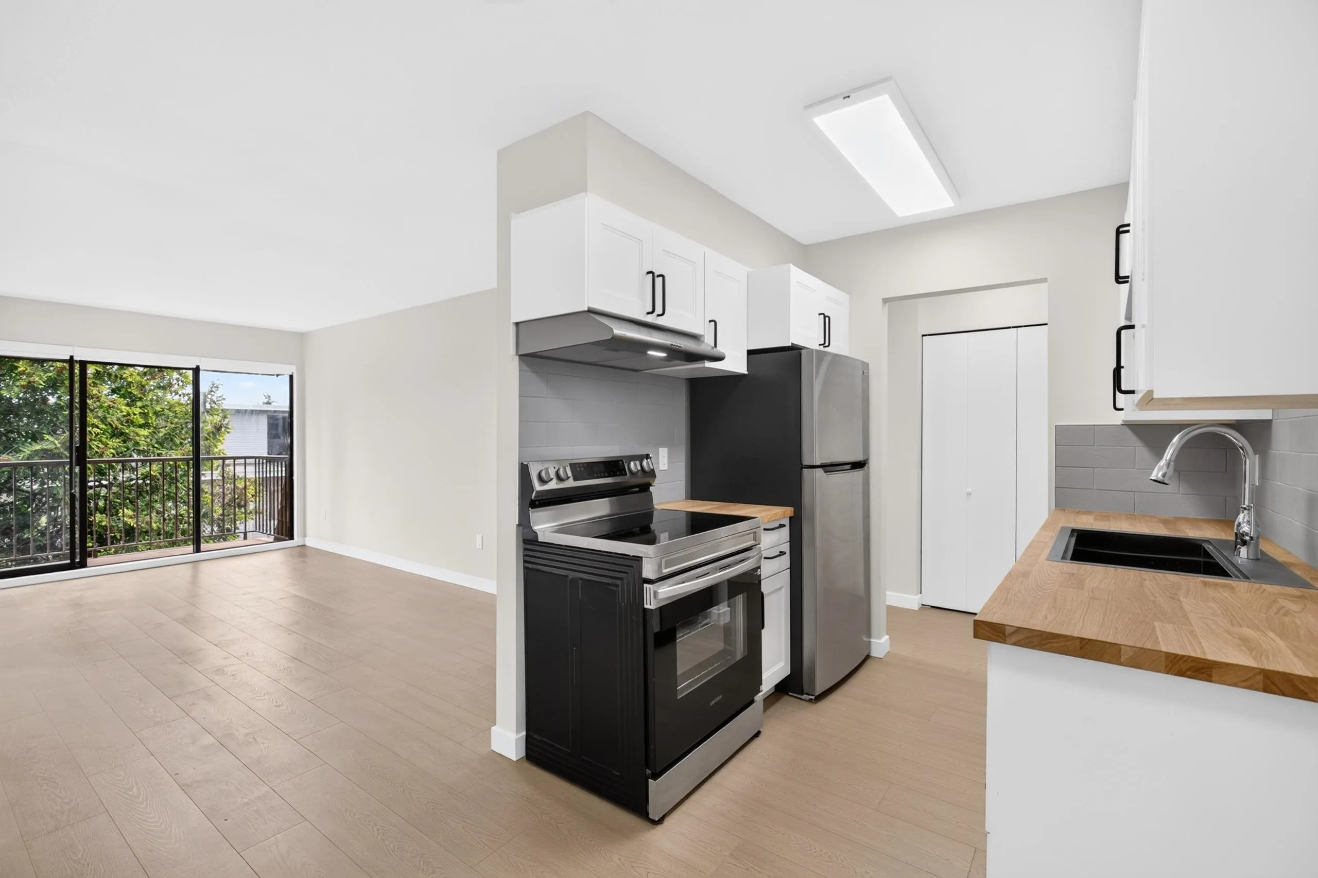 466 E Eighth Avenue #305