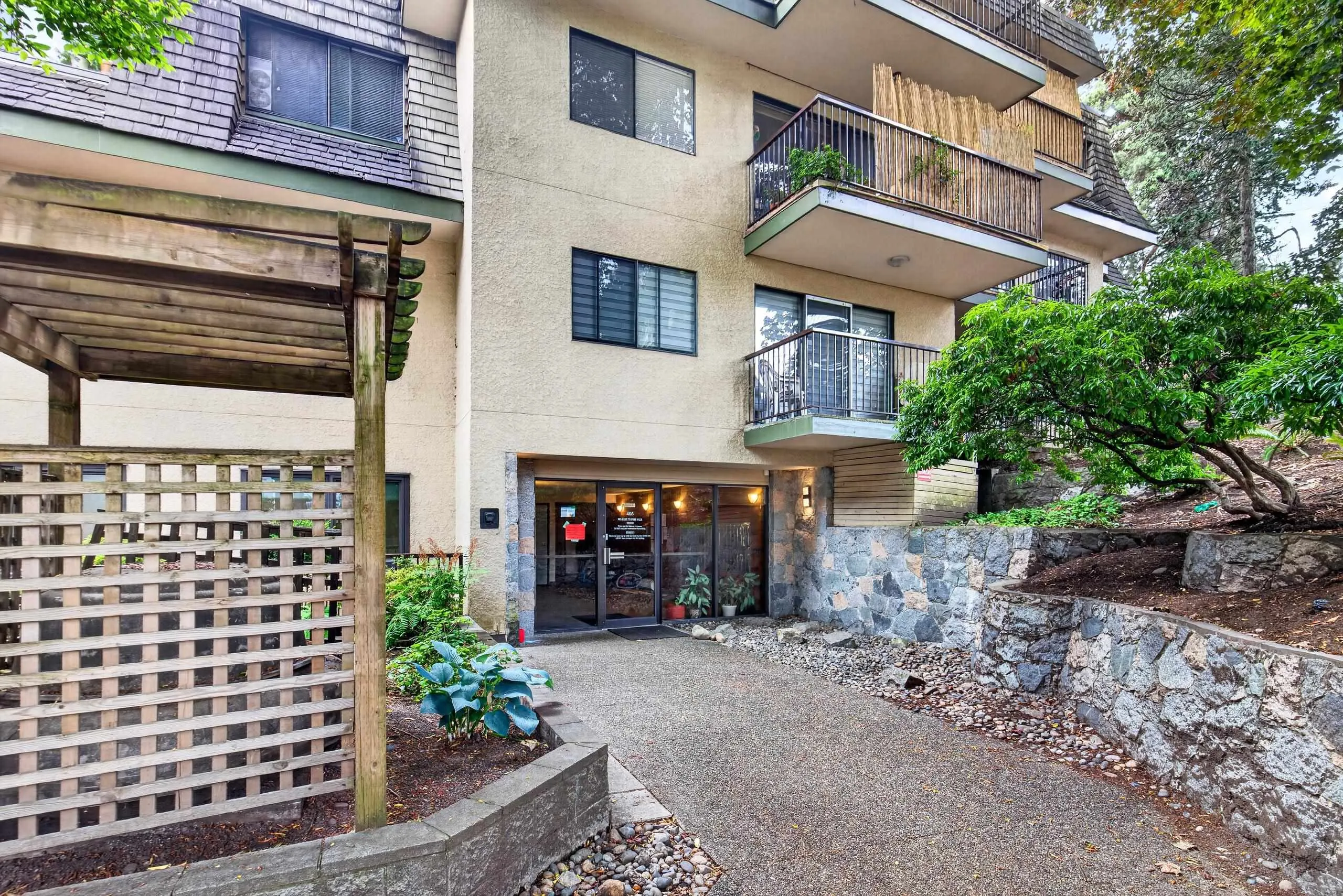 466 E Eighth Avenue #305