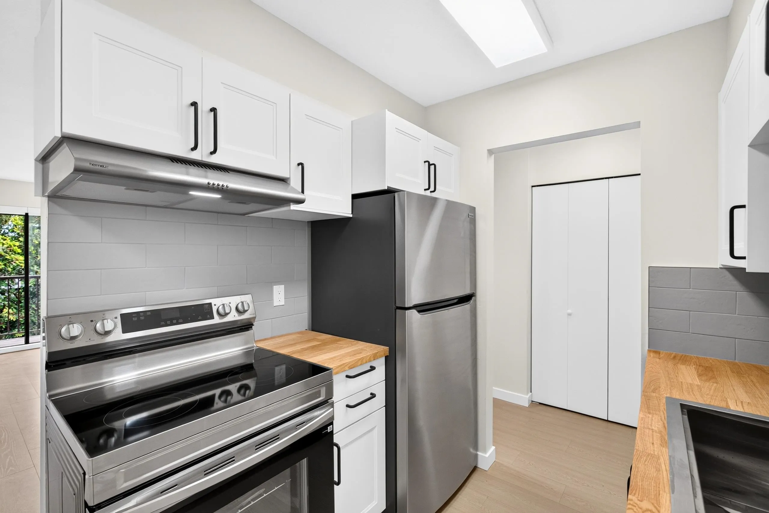 466 E Eighth Avenue #305