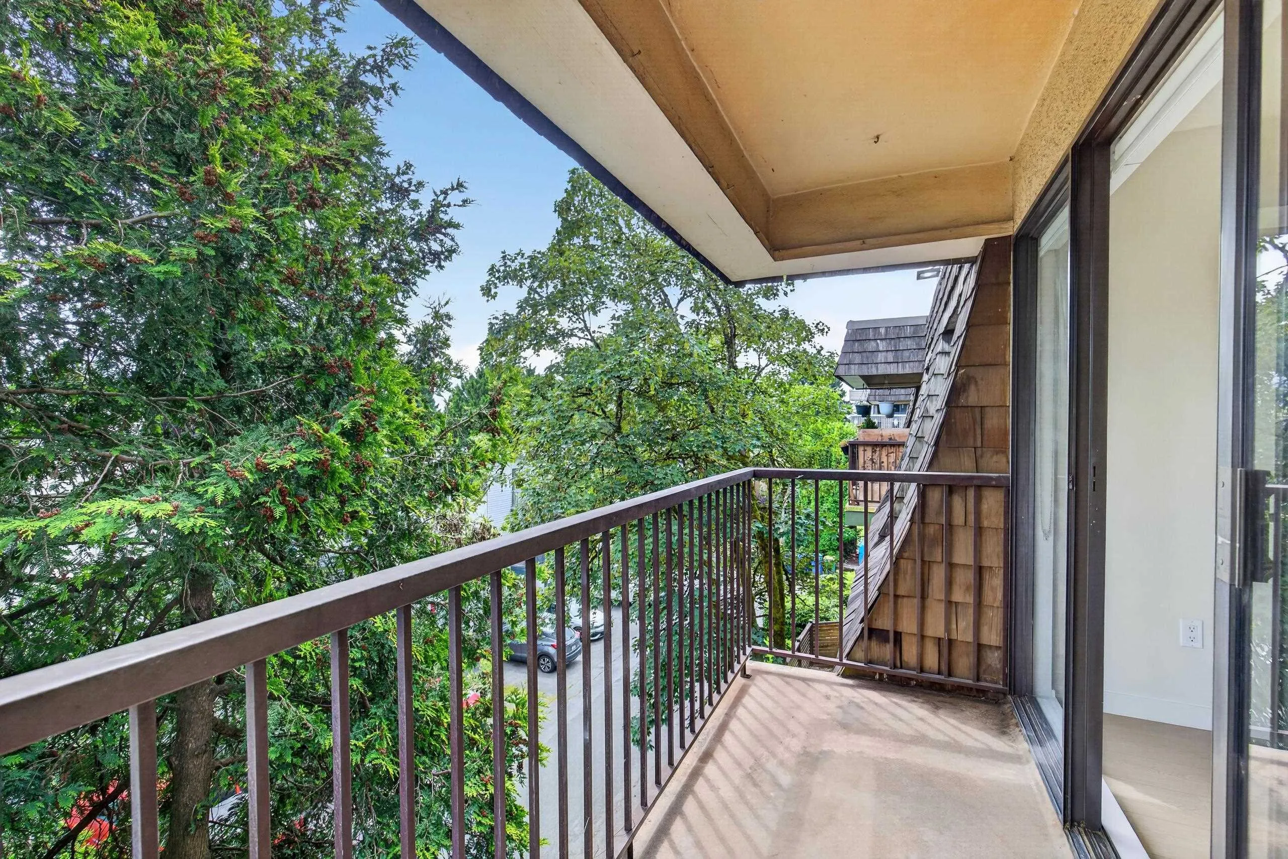 466 E Eighth Avenue #305