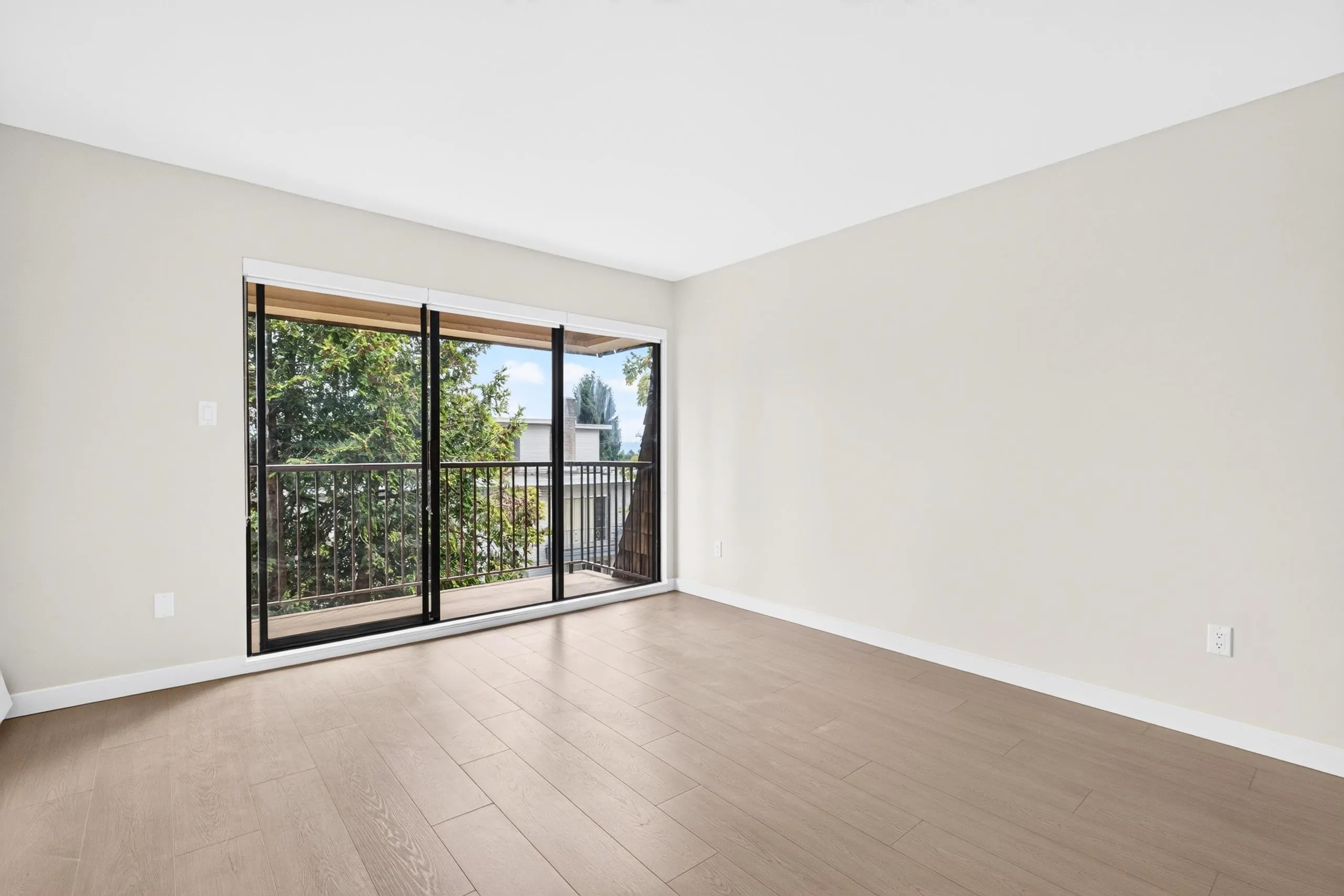 466 E Eighth Avenue #305