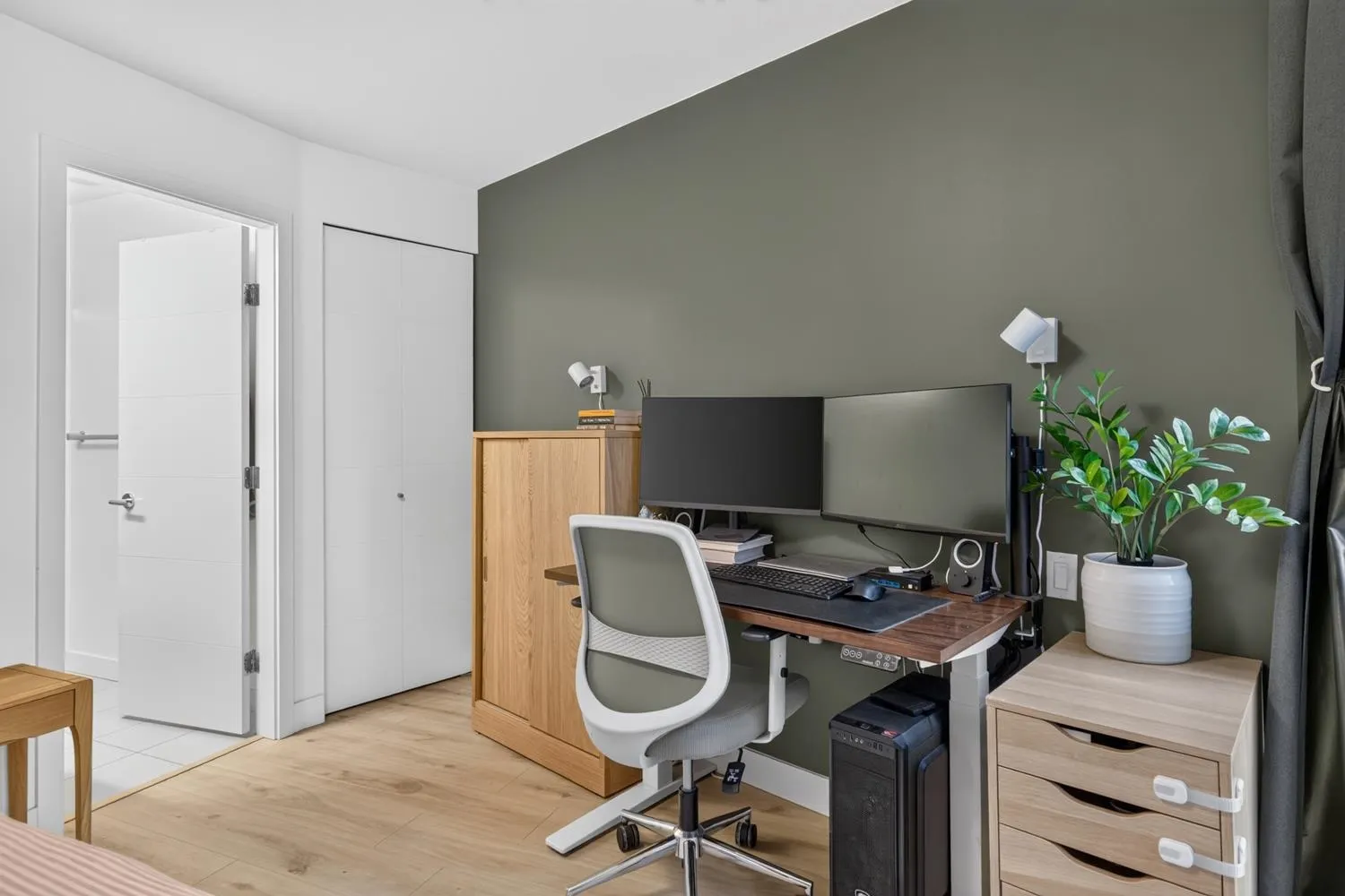 733 W 3rd Street #402