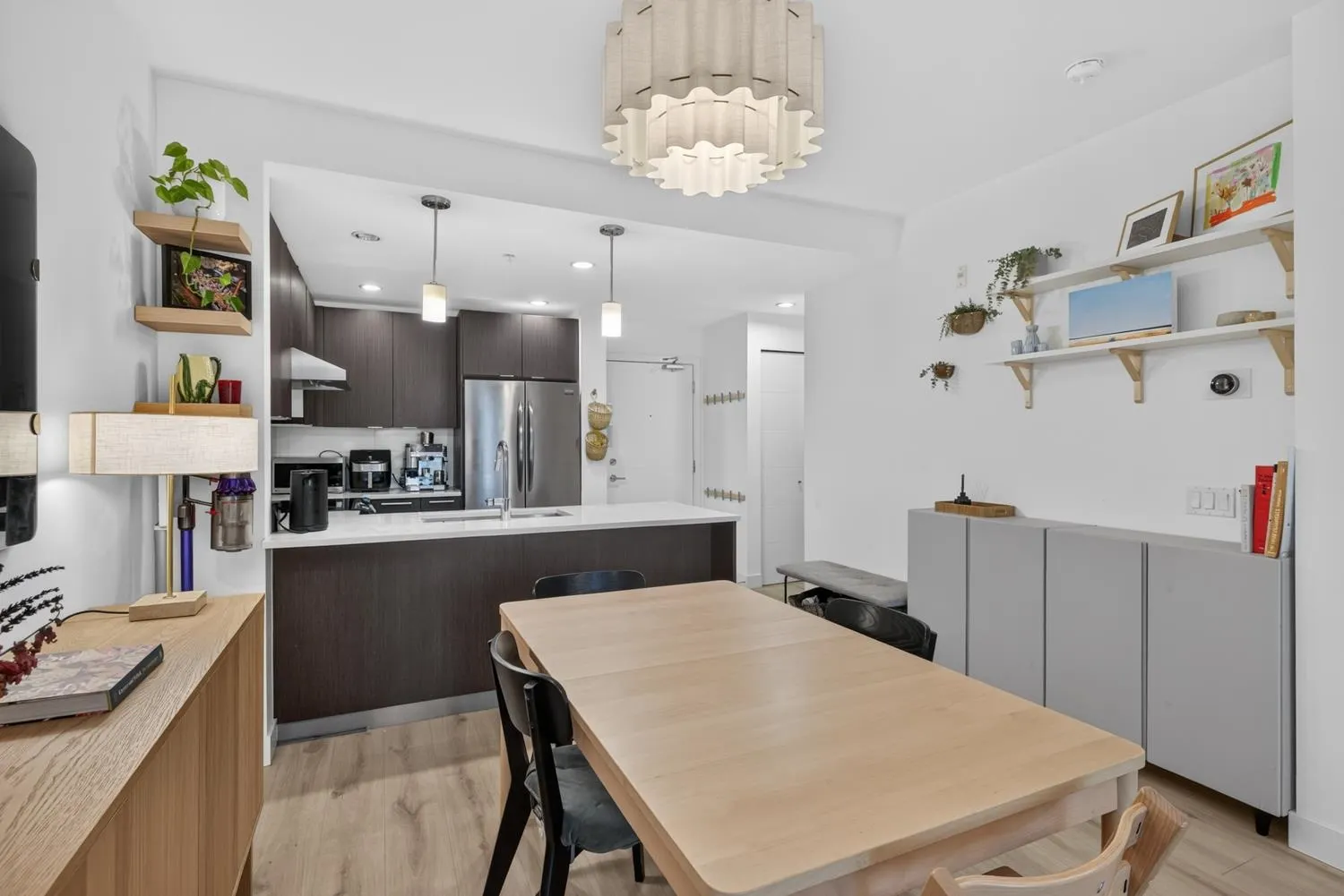 733 W 3rd Street #402