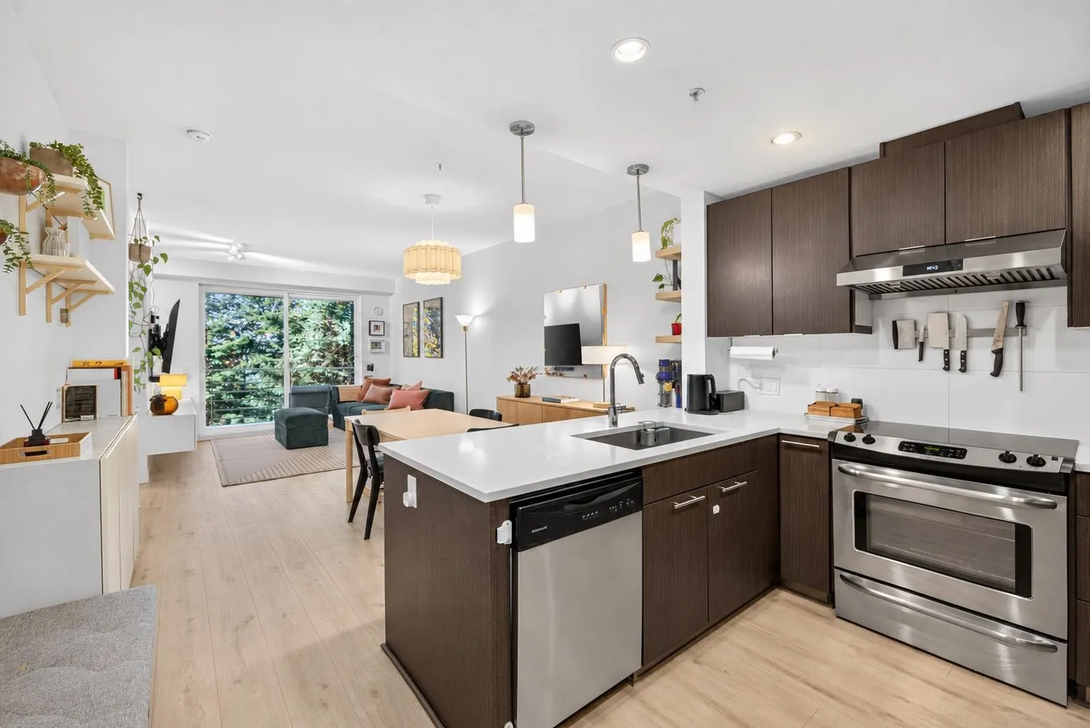 733 W 3rd Street #402