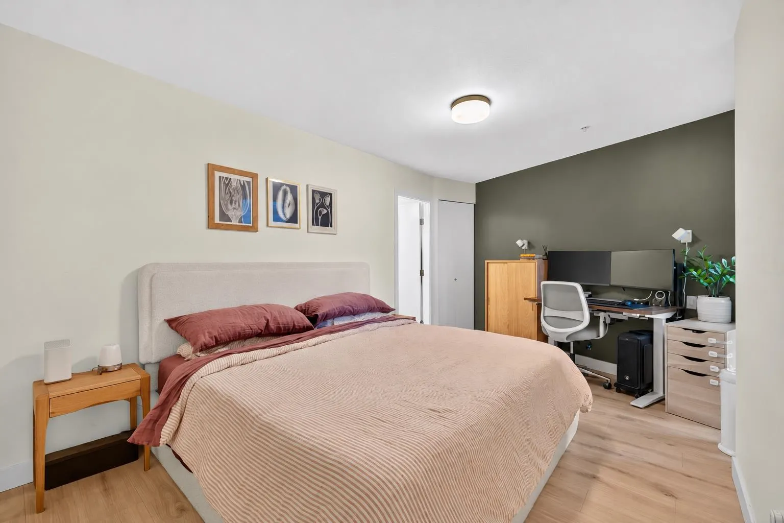 733 W 3rd Street #402