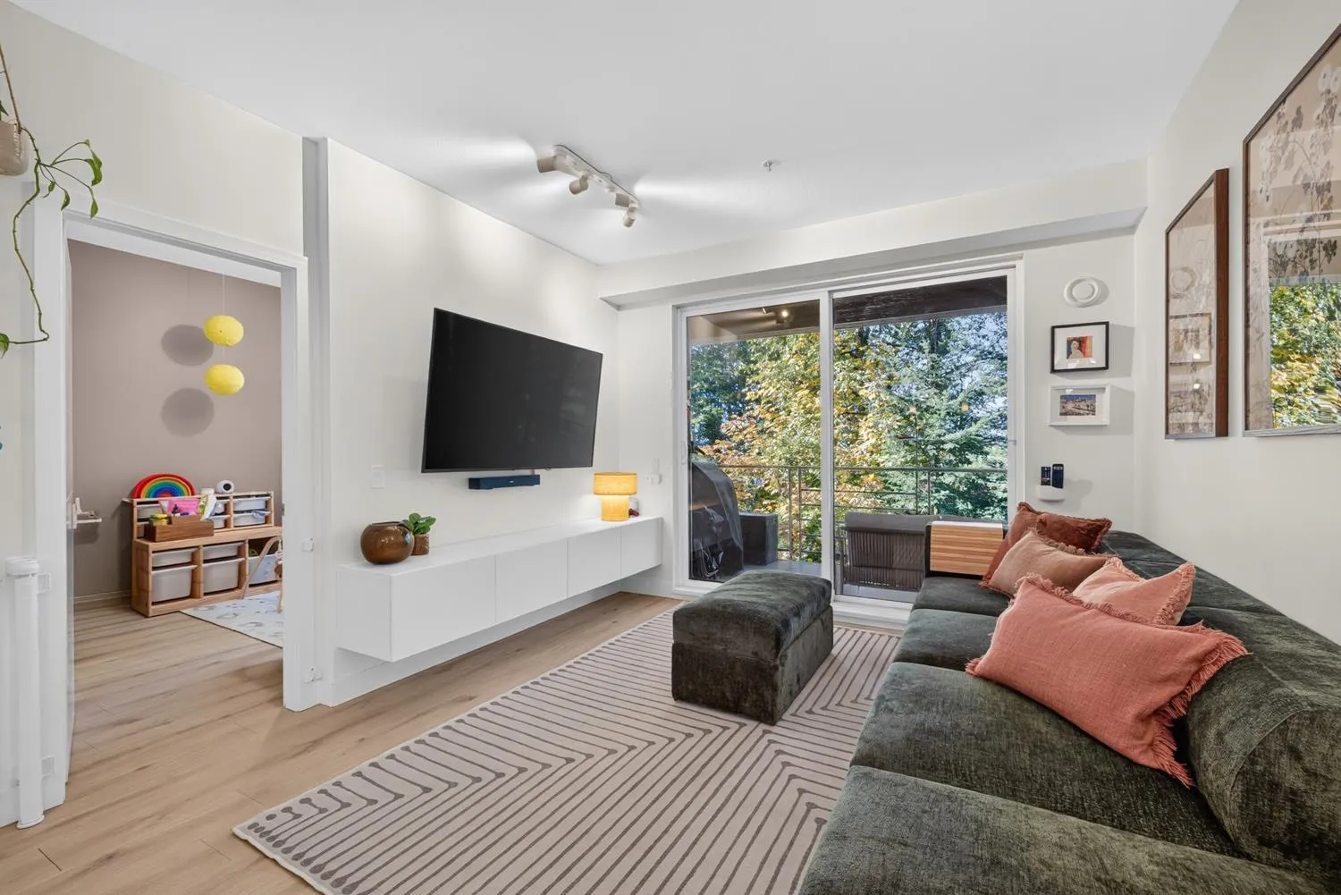 733 W 3rd Street #402