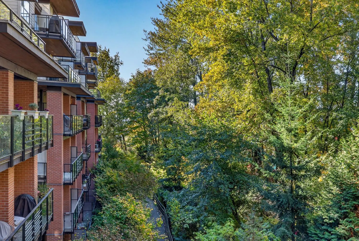 733 W 3rd Street #402