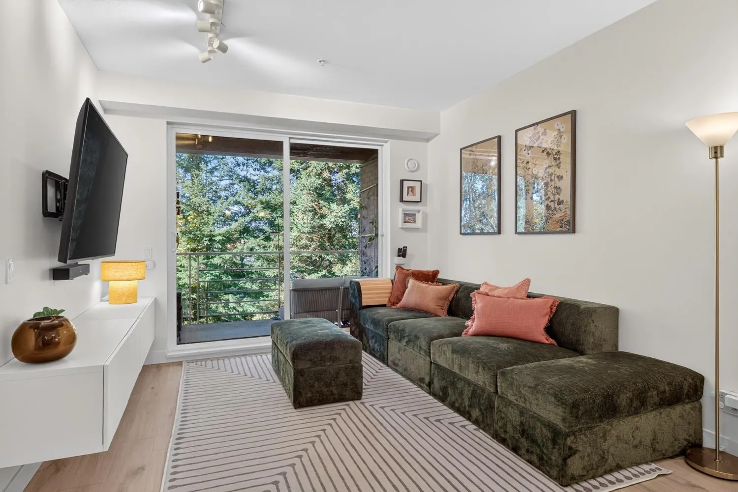 733 W 3rd Street #402