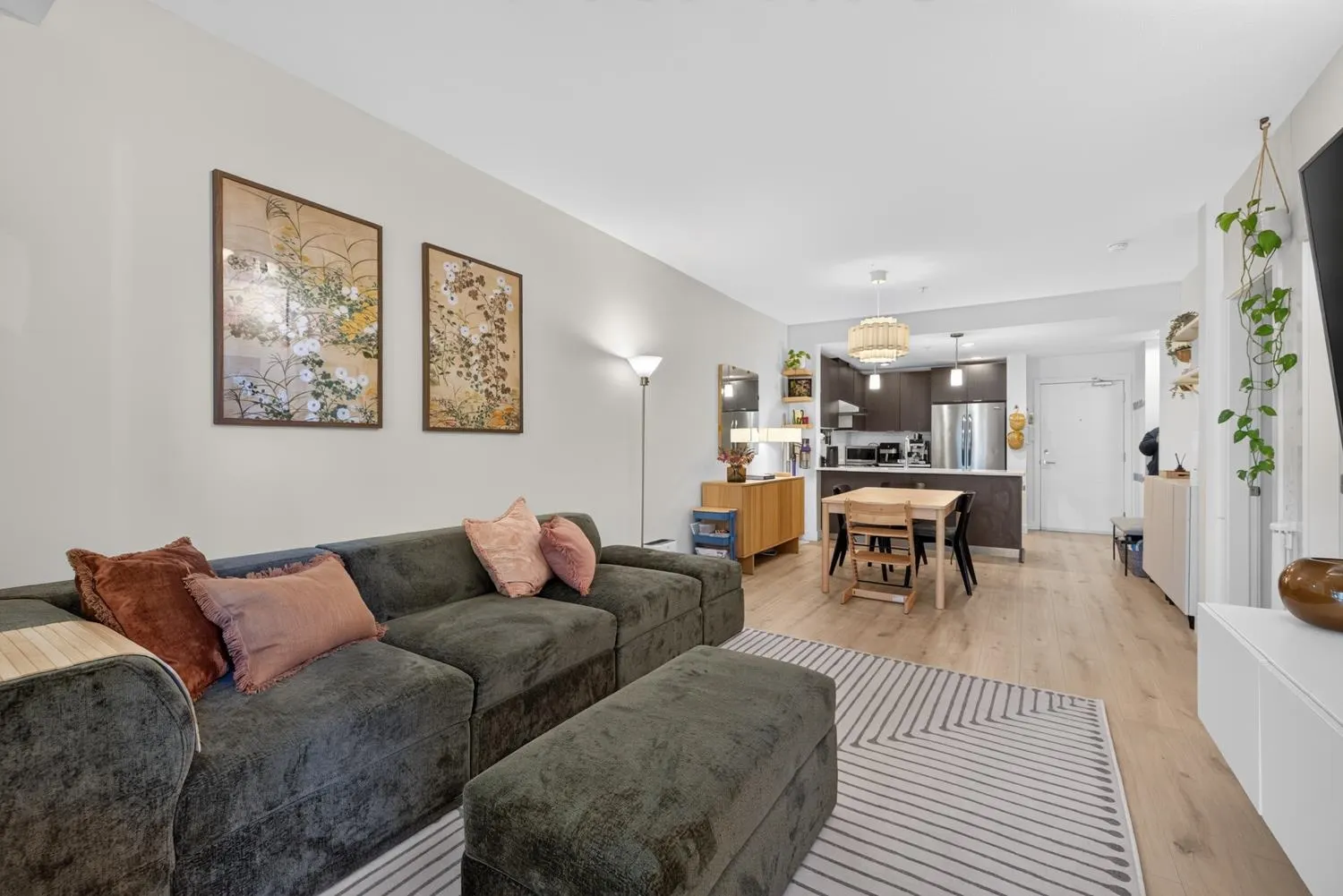 733 W 3rd Street #402