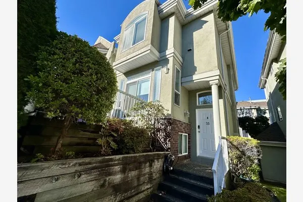 5840 Dover Crescent #35