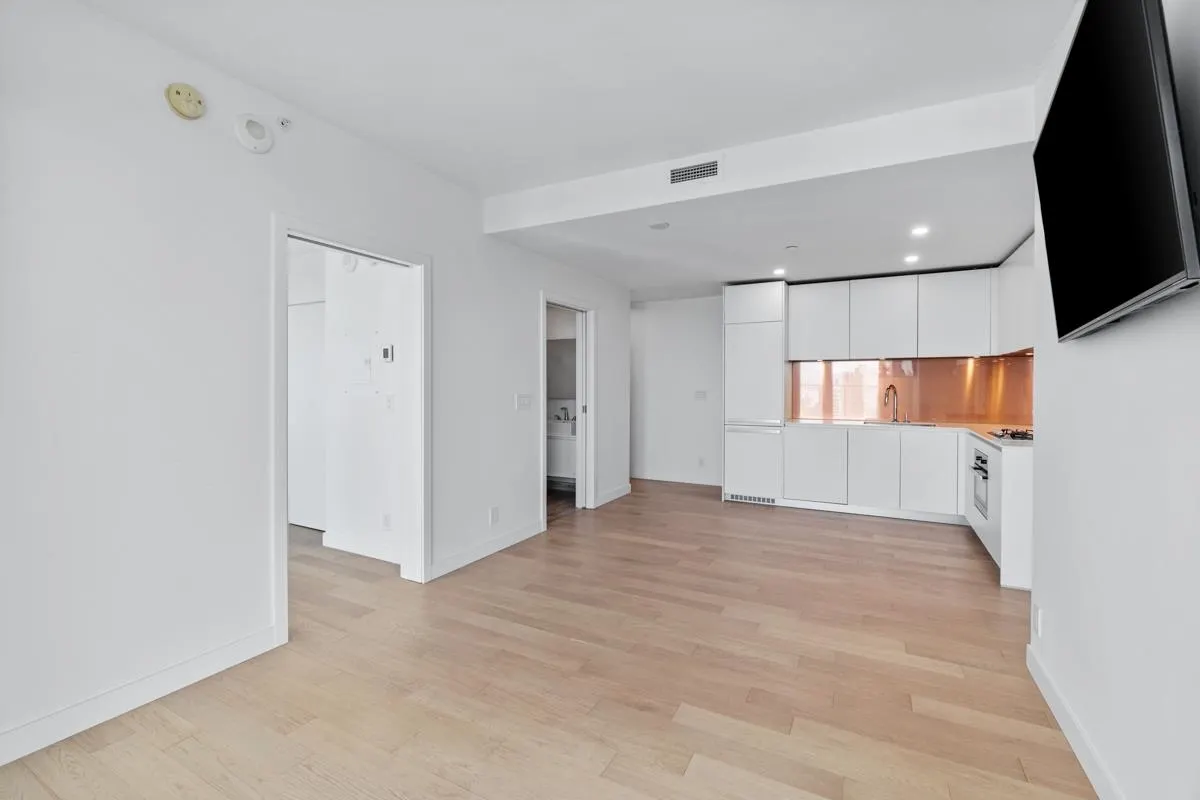 1480 Howe Street #3105