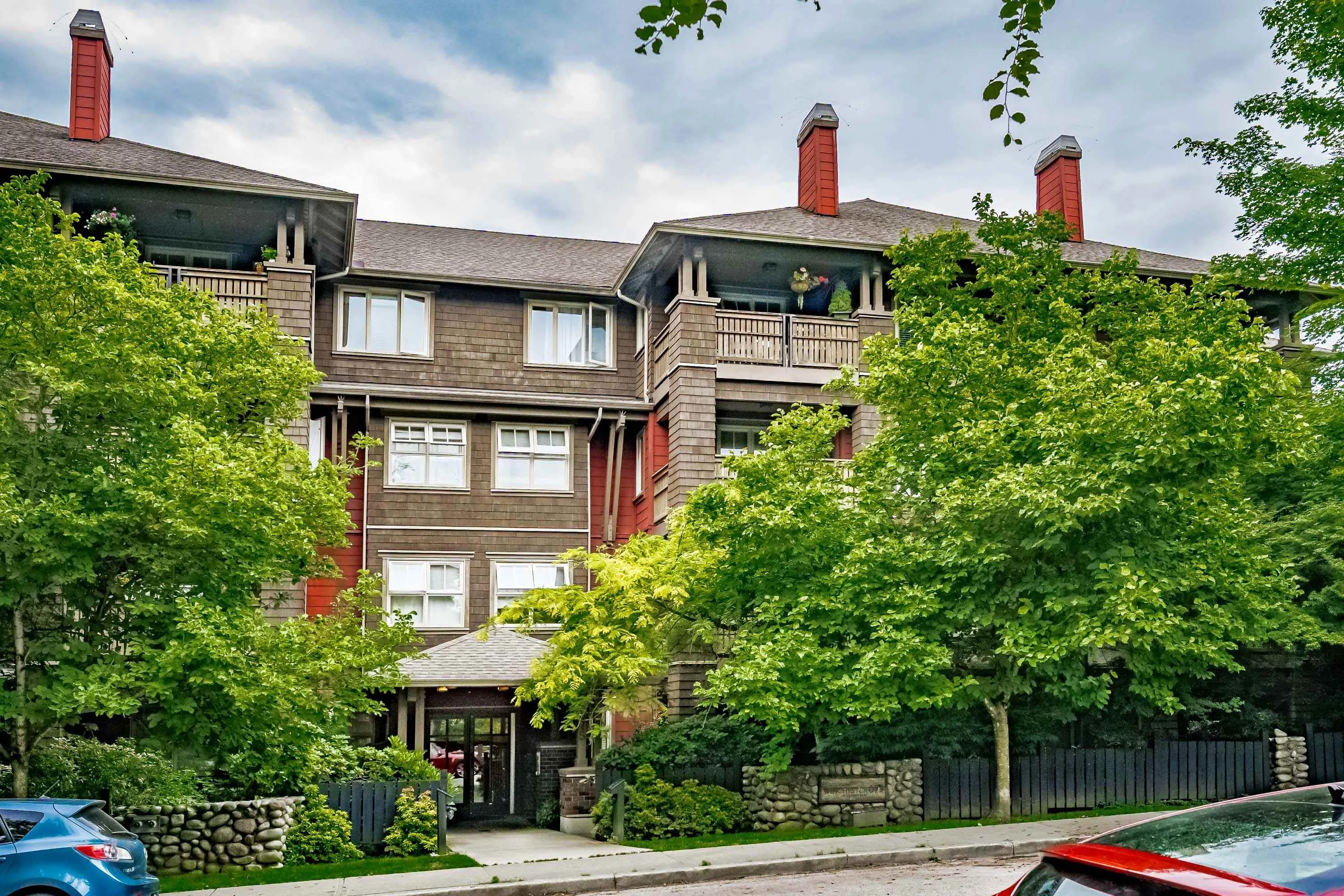 675 Park Crescent #108