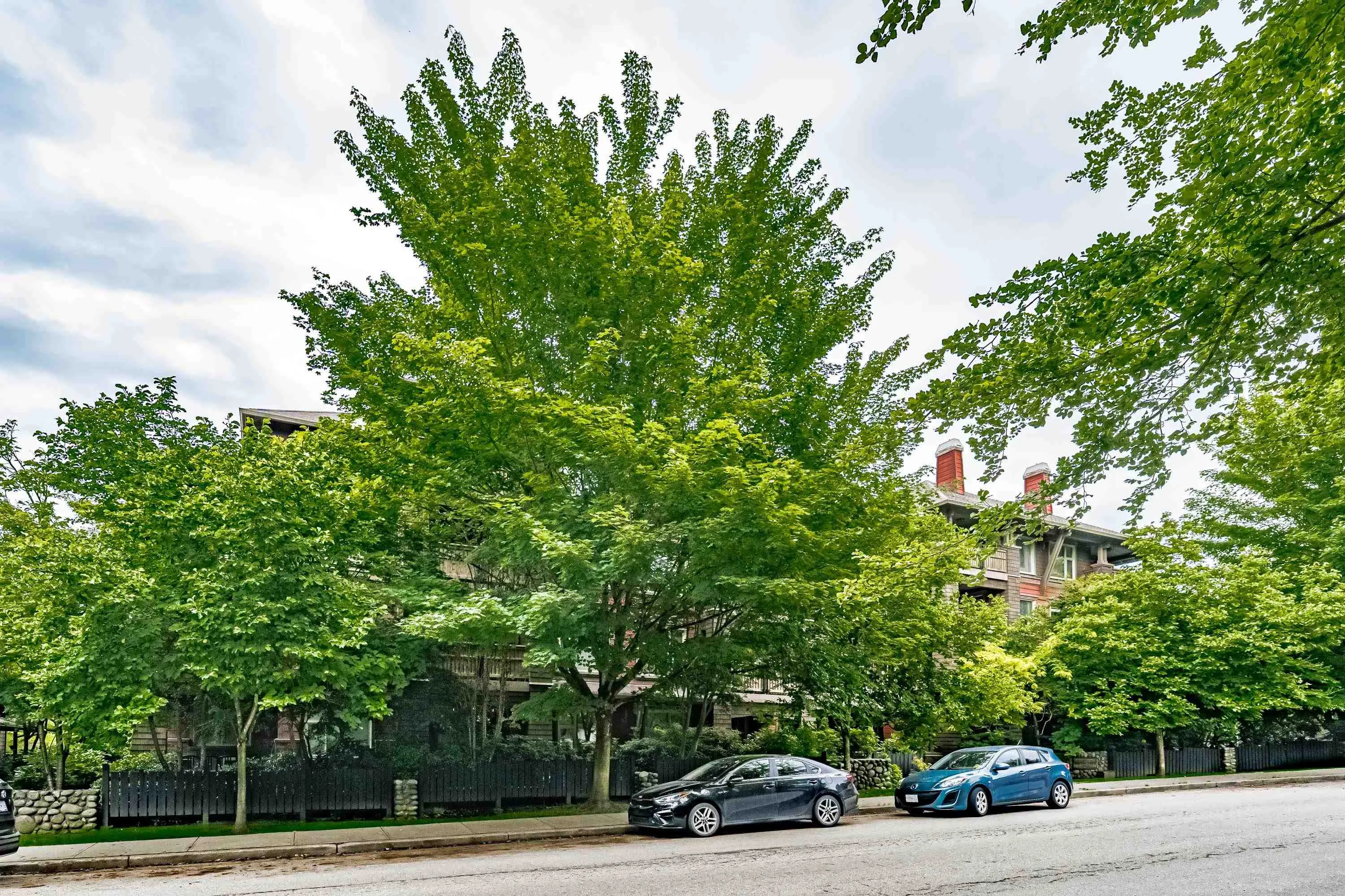 675 Park Crescent #108