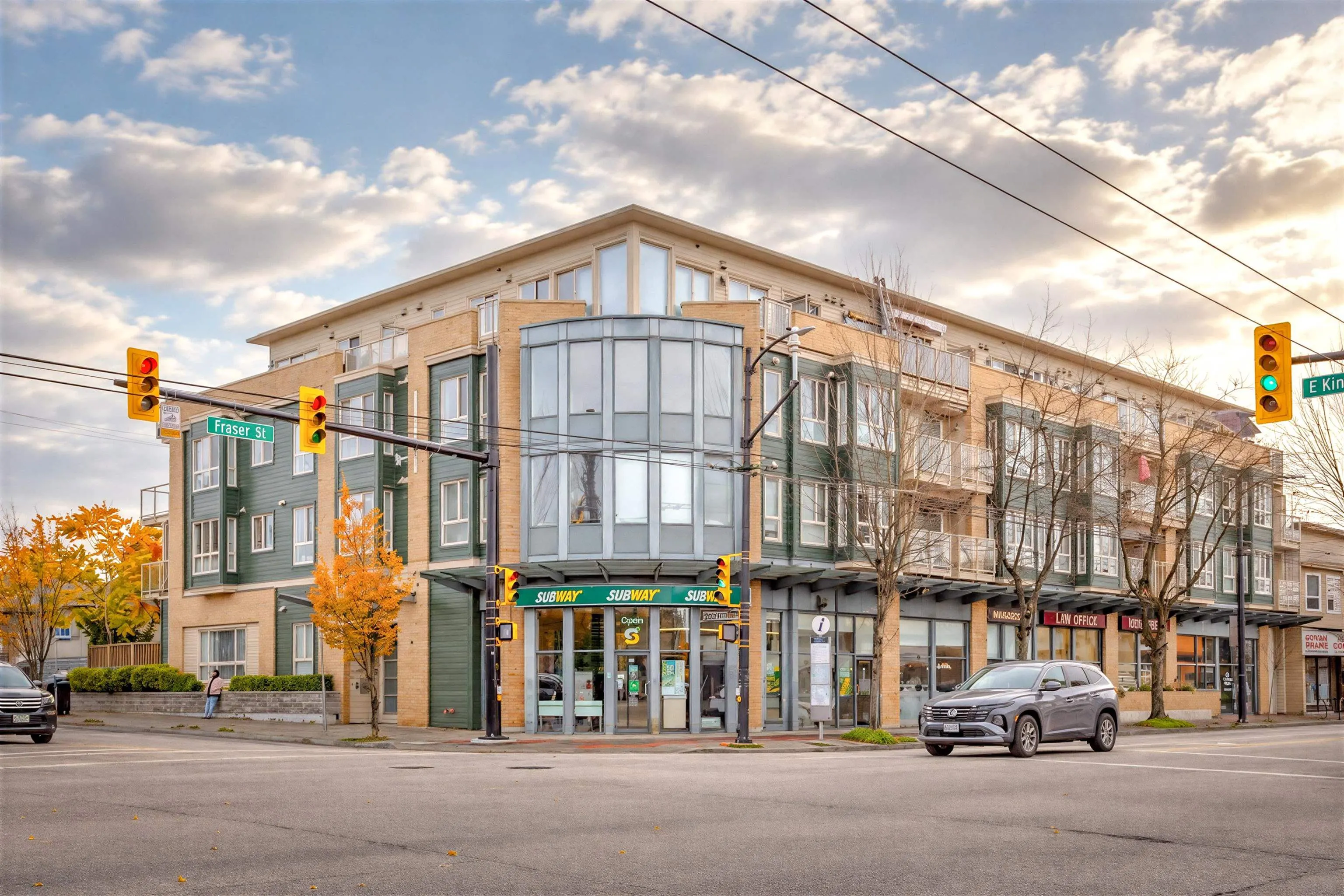 702 E King Edward Avenue #315