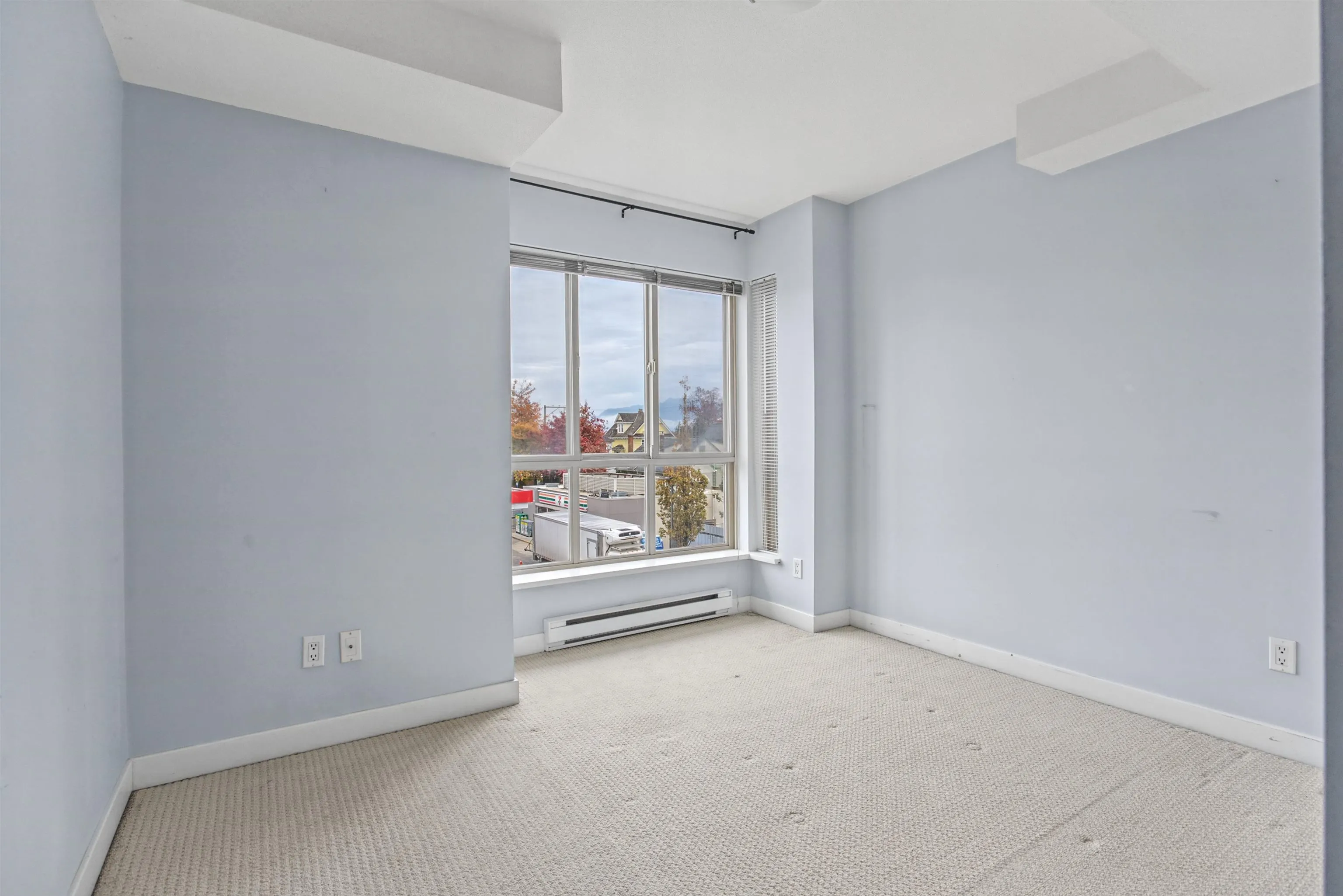702 E King Edward Avenue #315