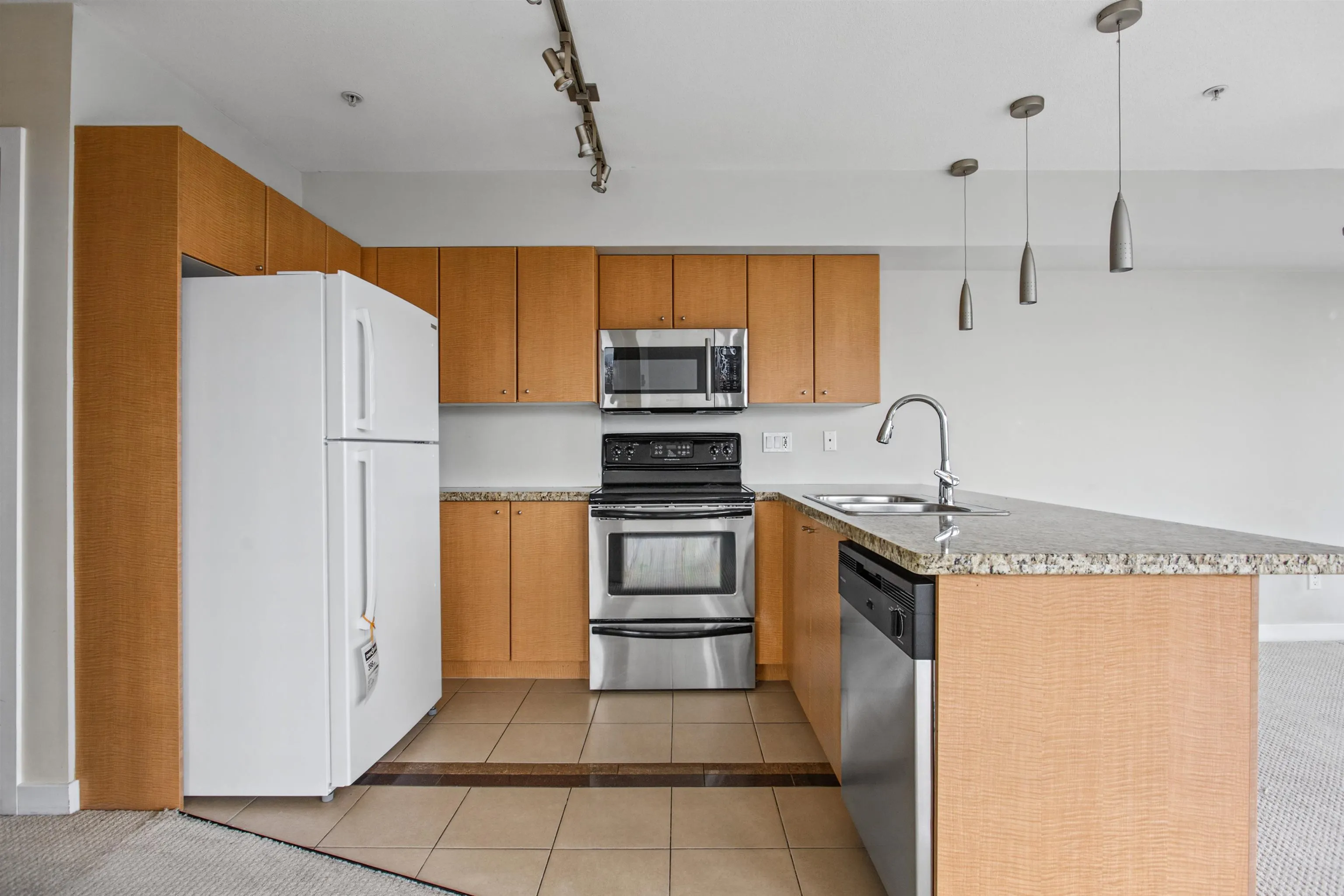 702 E King Edward Avenue #315