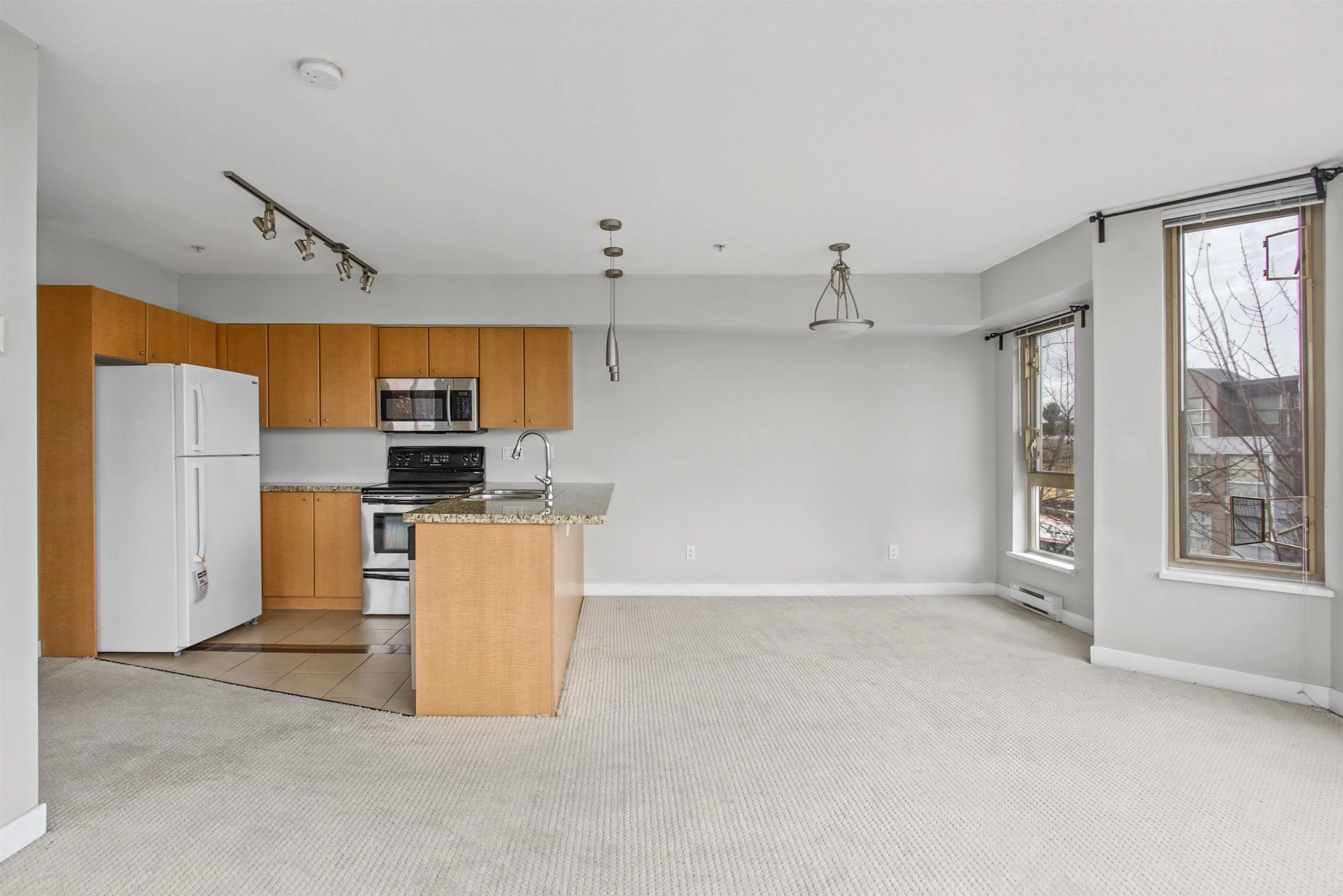 702 E King Edward Avenue #315