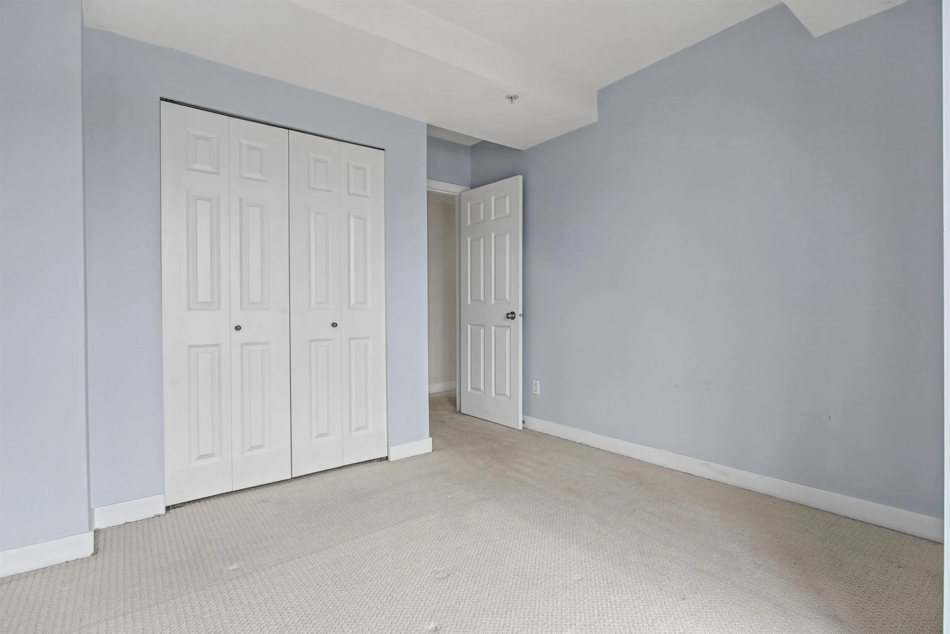 702 E King Edward Avenue #315