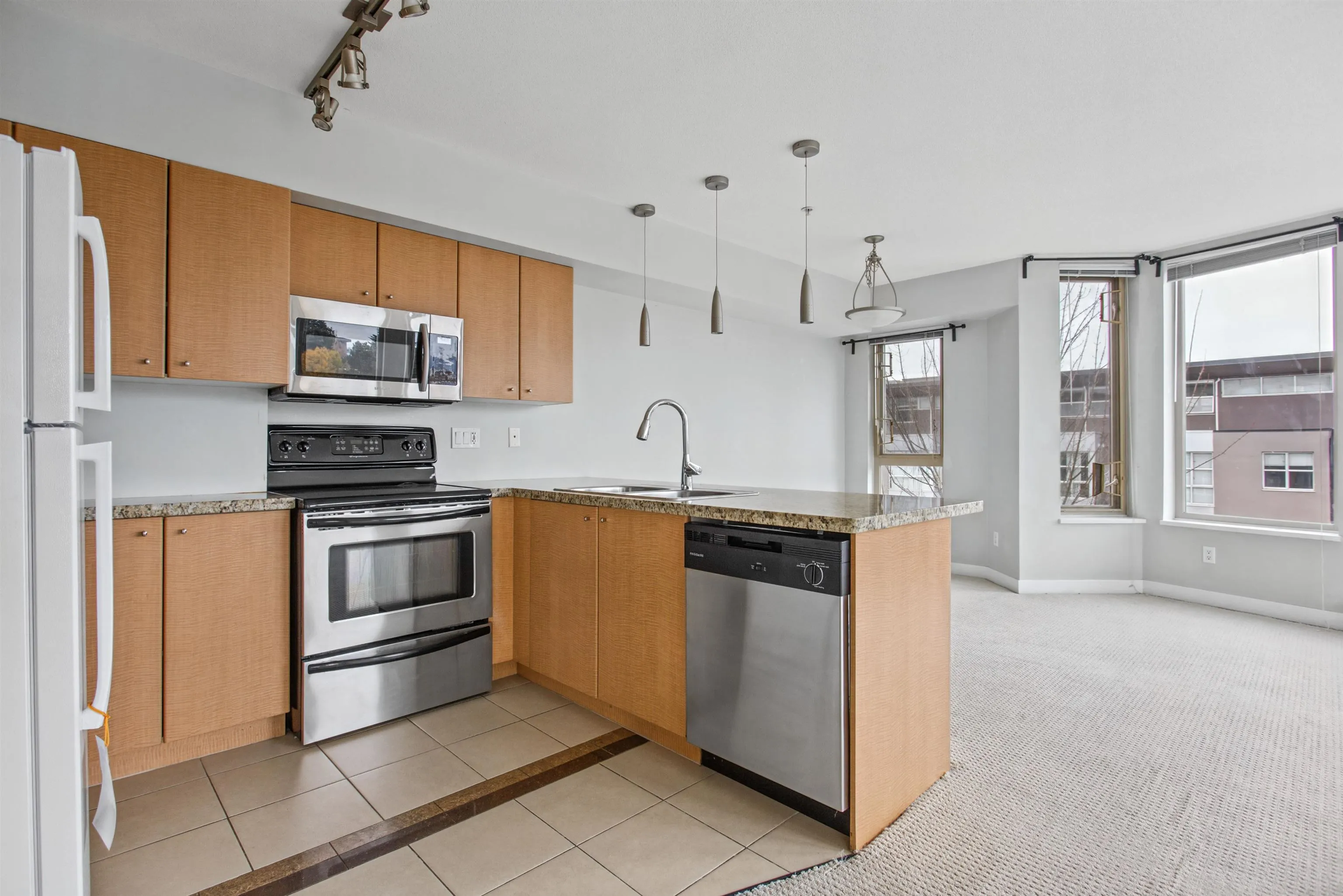 702 E King Edward Avenue #315