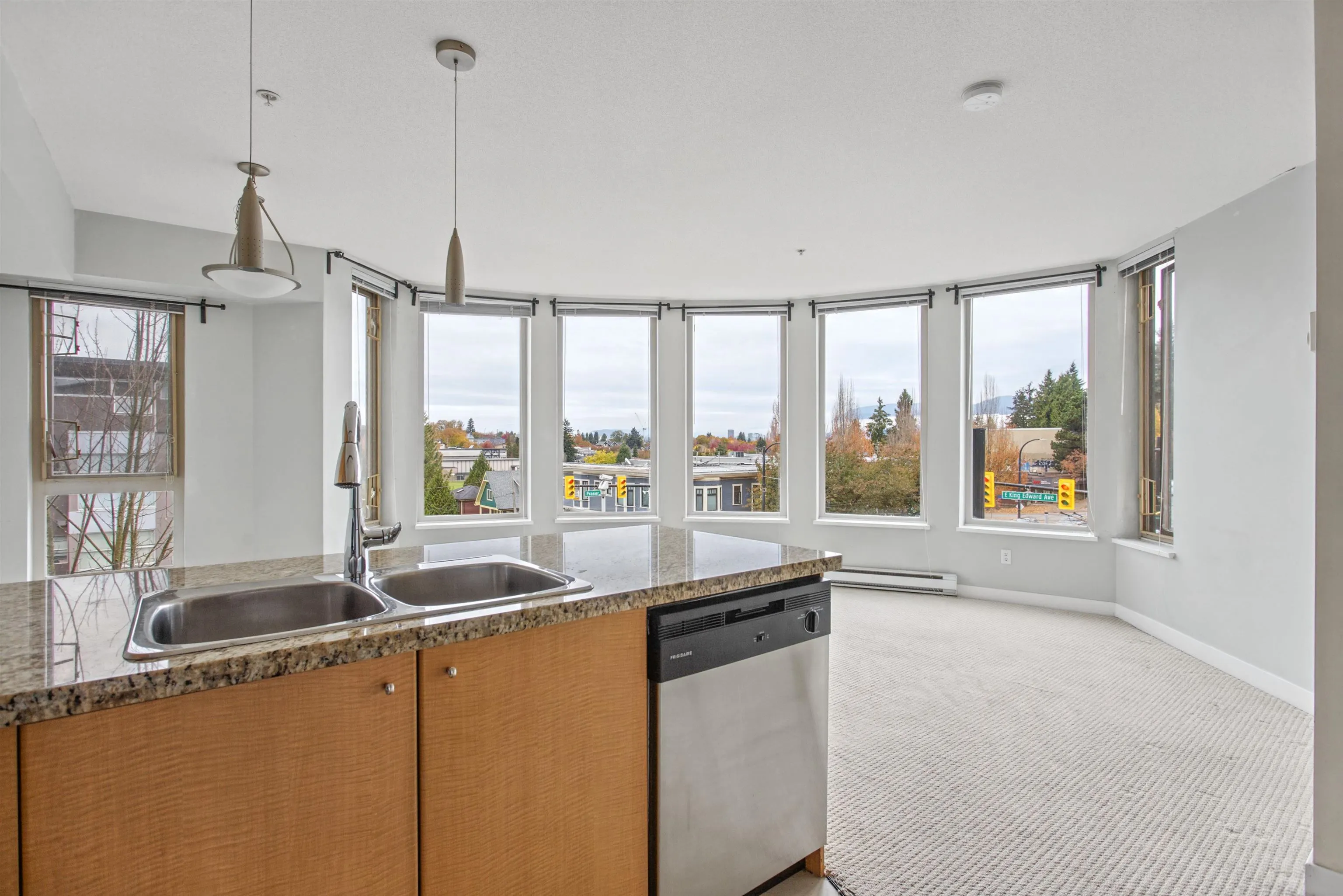 702 E King Edward Avenue #315