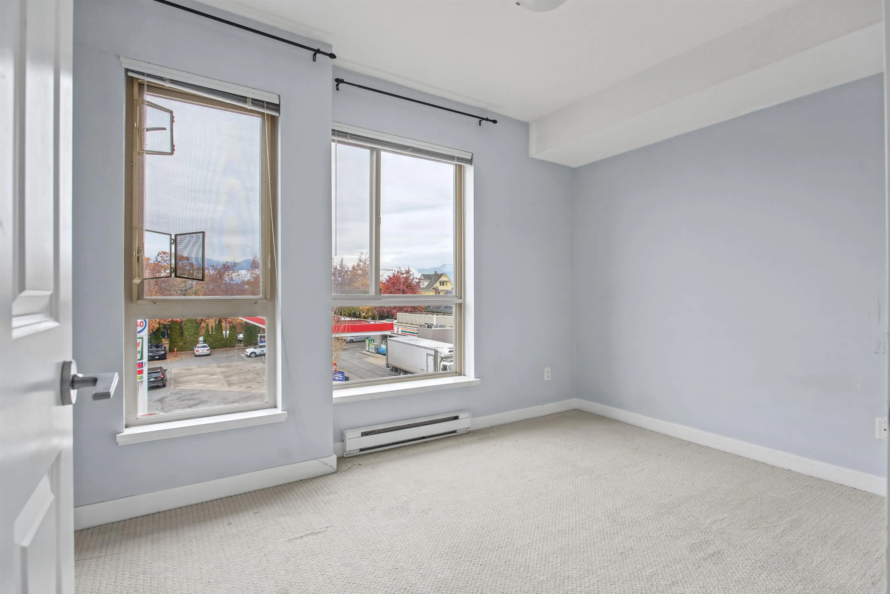 702 E King Edward Avenue #315