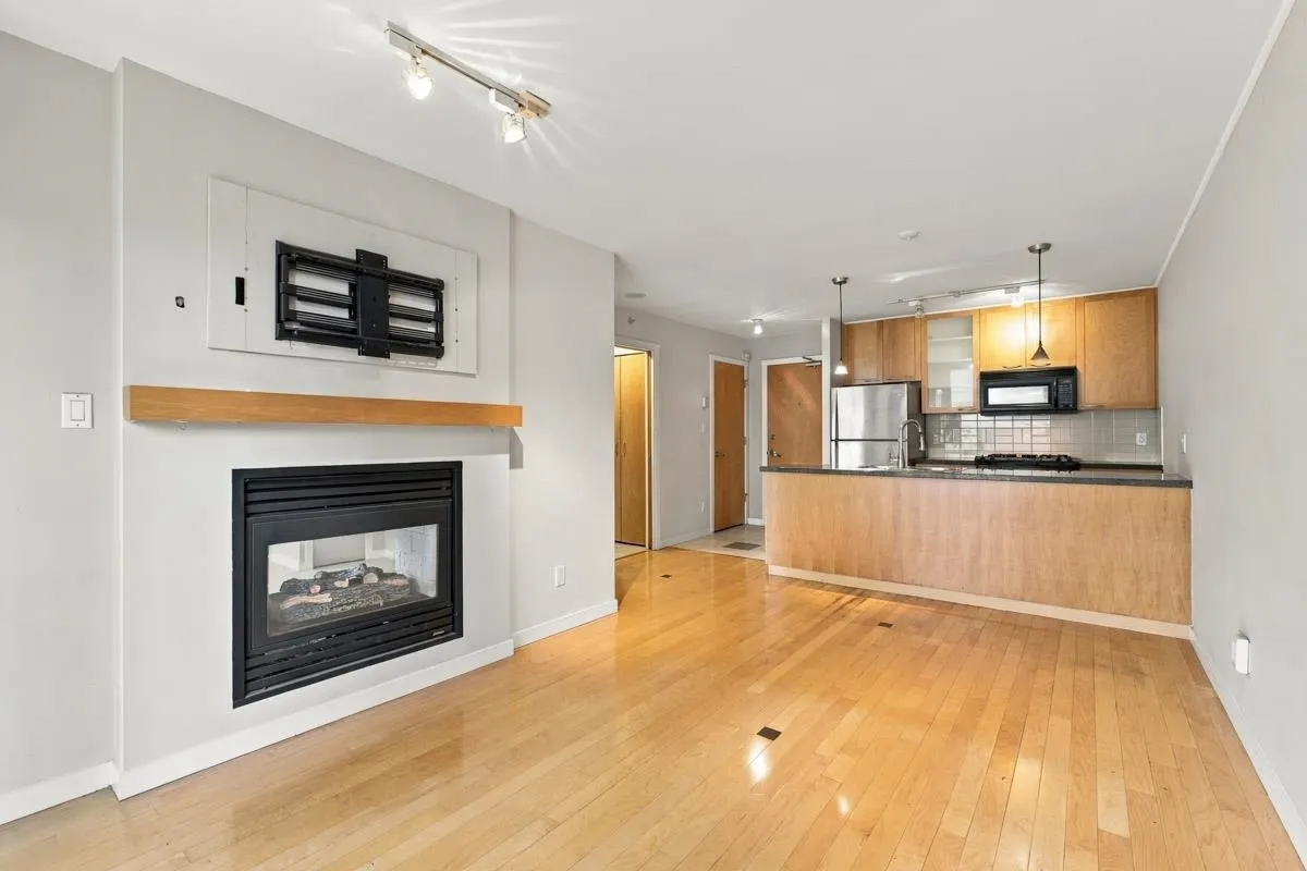 989 Richards Street #705